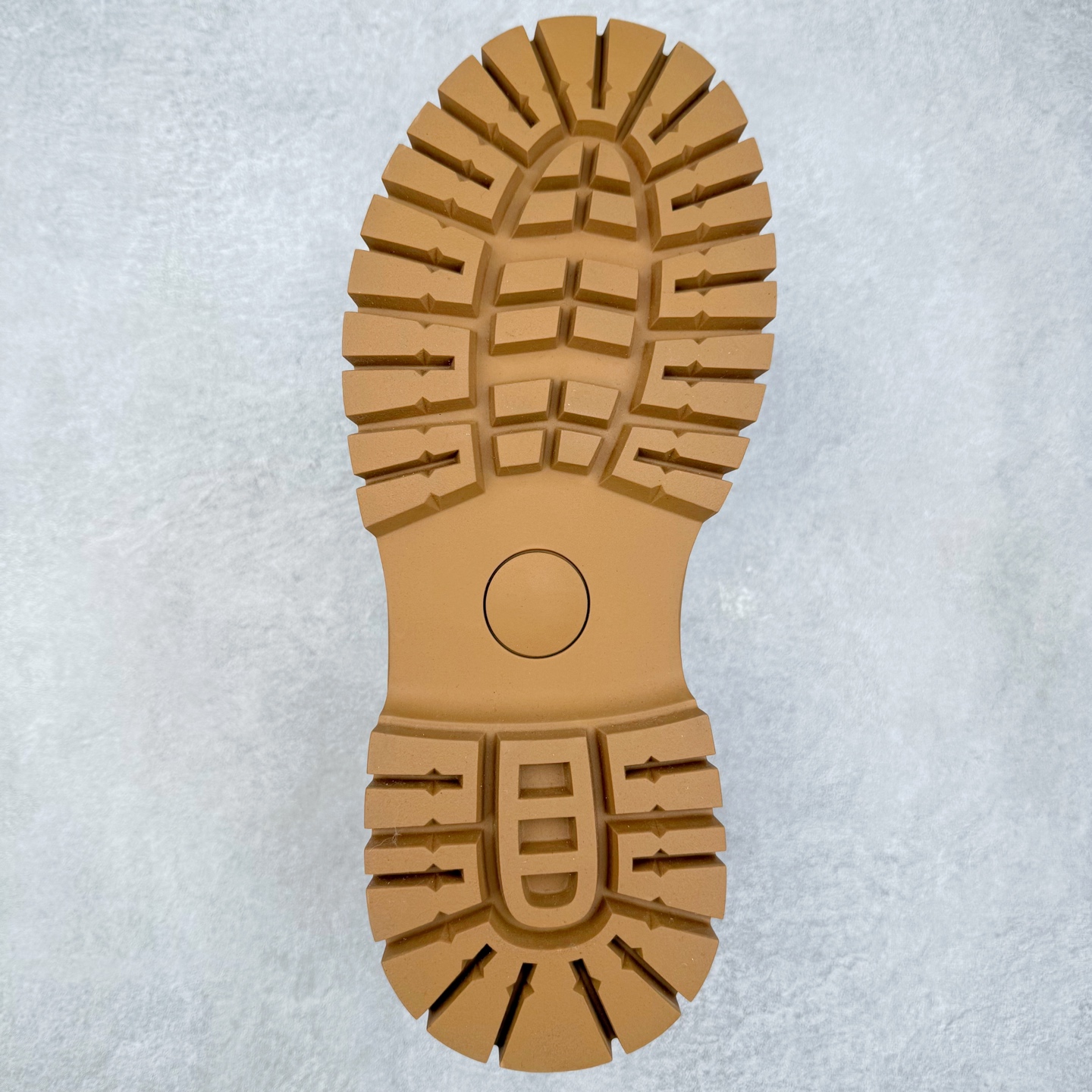 图片[9]-CAT卡特 户外工装轻底休闲马丁靴大黄靴系列 广东大厂品质 全新工艺升级 全鞋真牛皮材料 大底到五金都是代工厂原材料制作 同原版固特异永不开胶工艺 好货不杀猪 首单质量严格把控 全网独家首发 品质毋庸置疑 全套官网统一包装 今年冬季防寒户外专用 日常随意搭配 尺码：39 40 41 42 43 44（皮鞋码）-选品中心