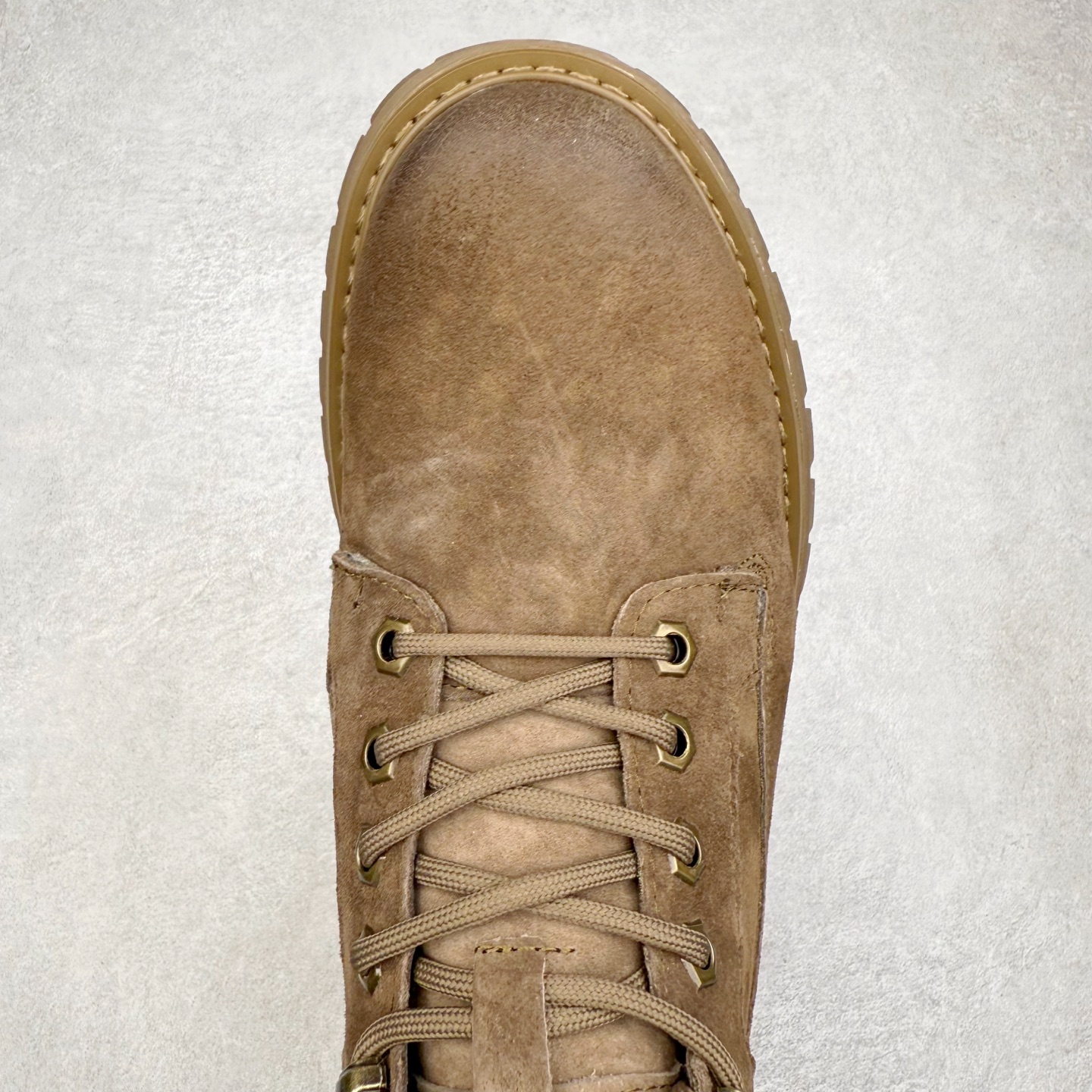 图片[4]-CAT卡特 户外工装轻底休闲马丁靴大黄靴系列 广东大厂品质 全新工艺升级 全鞋真牛皮材料 大底到五金都是代工厂原材料制作 同原版固特异永不开胶工艺 好货不杀猪 首单质量严格把控 全网独家首发 品质毋庸置疑 全套官网统一包装 今年冬季防寒户外专用 日常随意搭配 尺码：39 40 41 42 43 44（皮鞋码）-选品中心