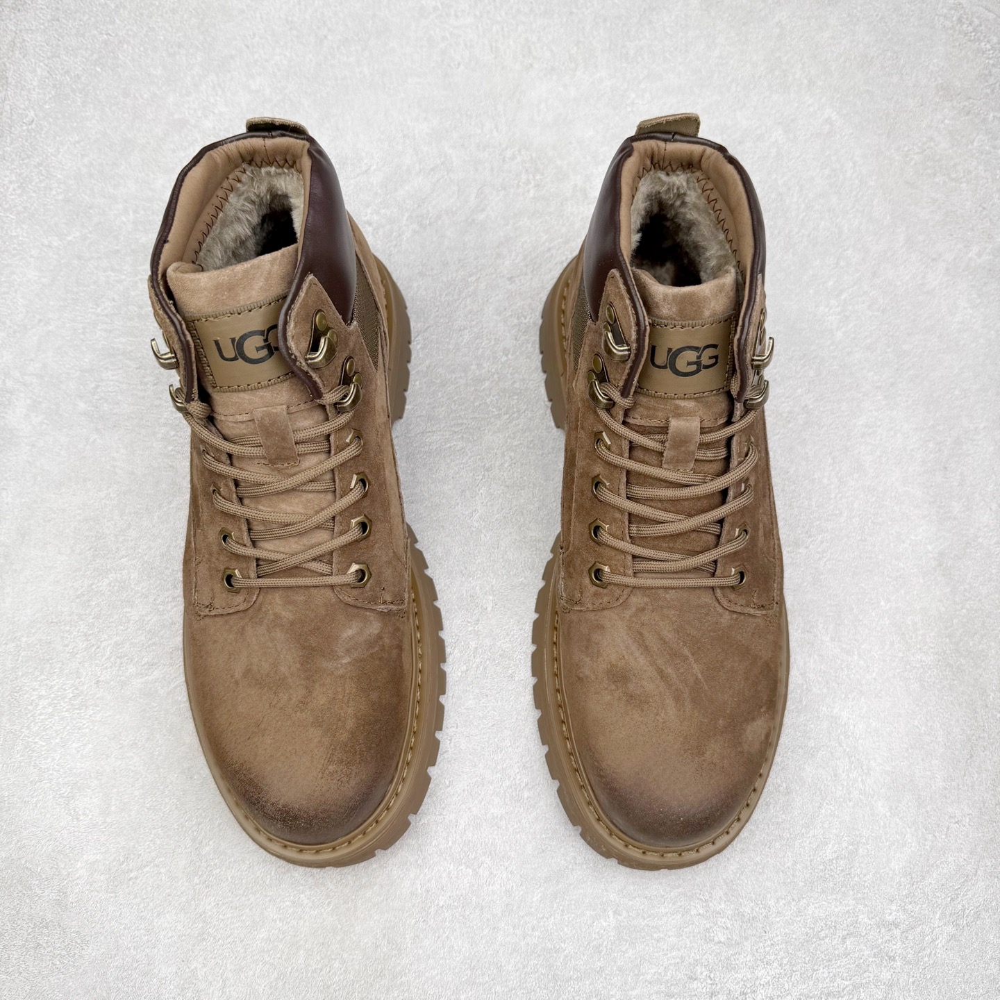 图片[2]-CAT卡特 户外工装轻底休闲马丁靴大黄靴系列 广东大厂品质 全新工艺升级 全鞋真牛皮材料 大底到五金都是代工厂原材料制作 同原版固特异永不开胶工艺 好货不杀猪 首单质量严格把控 全网独家首发 品质毋庸置疑 全套官网统一包装 今年冬季防寒户外专用 日常随意搭配 尺码：39 40 41 42 43 44（皮鞋码）-选品中心