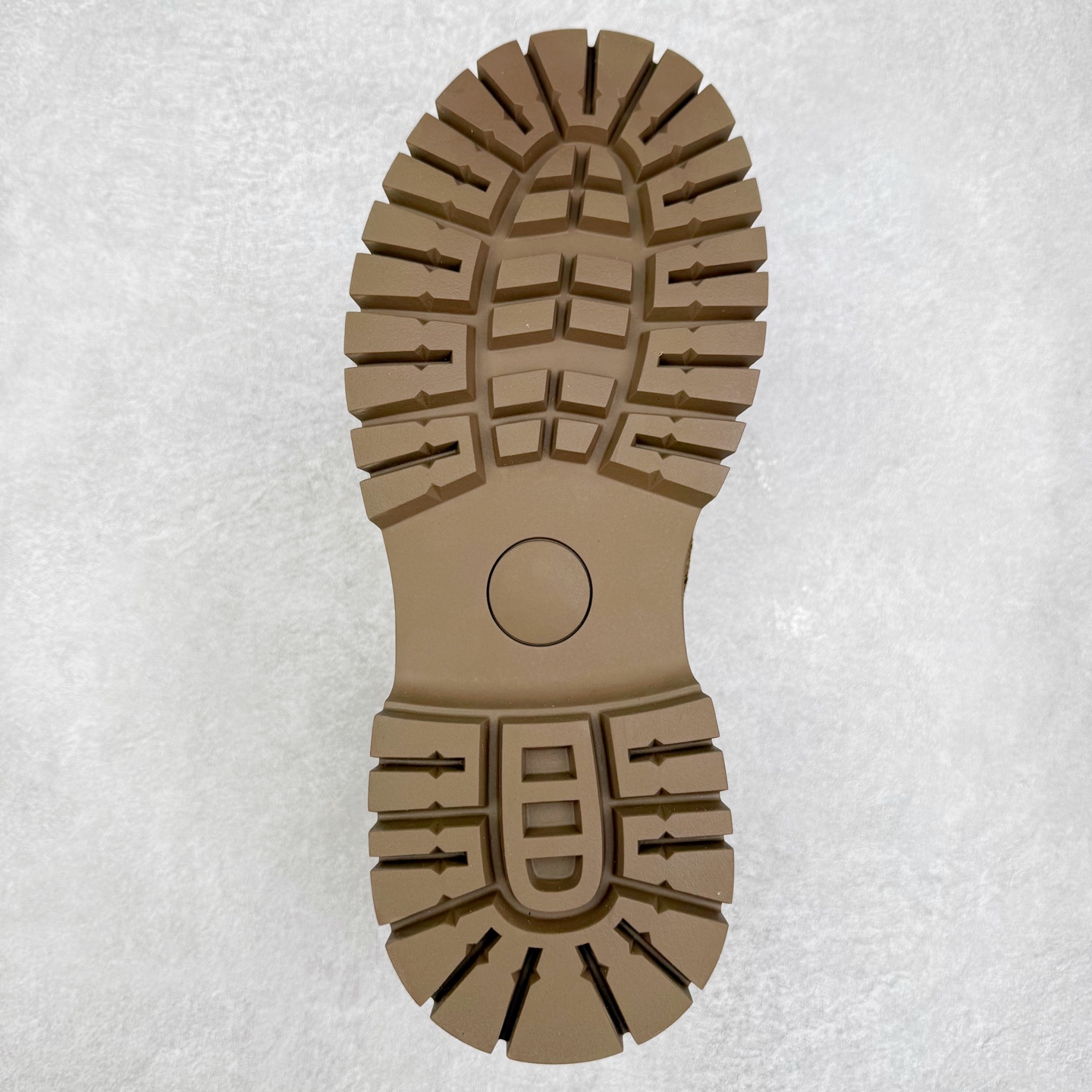 图片[9]-CAT卡特 户外工装轻底休闲马丁靴大黄靴系列 广东大厂品质 全新工艺升级 全鞋真牛皮材料 大底到五金都是代工厂原材料制作 同原版固特异永不开胶工艺 好货不杀猪 首单质量严格把控 全网独家首发 品质毋庸置疑 全套官网统一包装 今年冬季防寒户外专用 日常随意搭配 尺码：39 40 41 42 43 44（皮鞋码）-选品中心