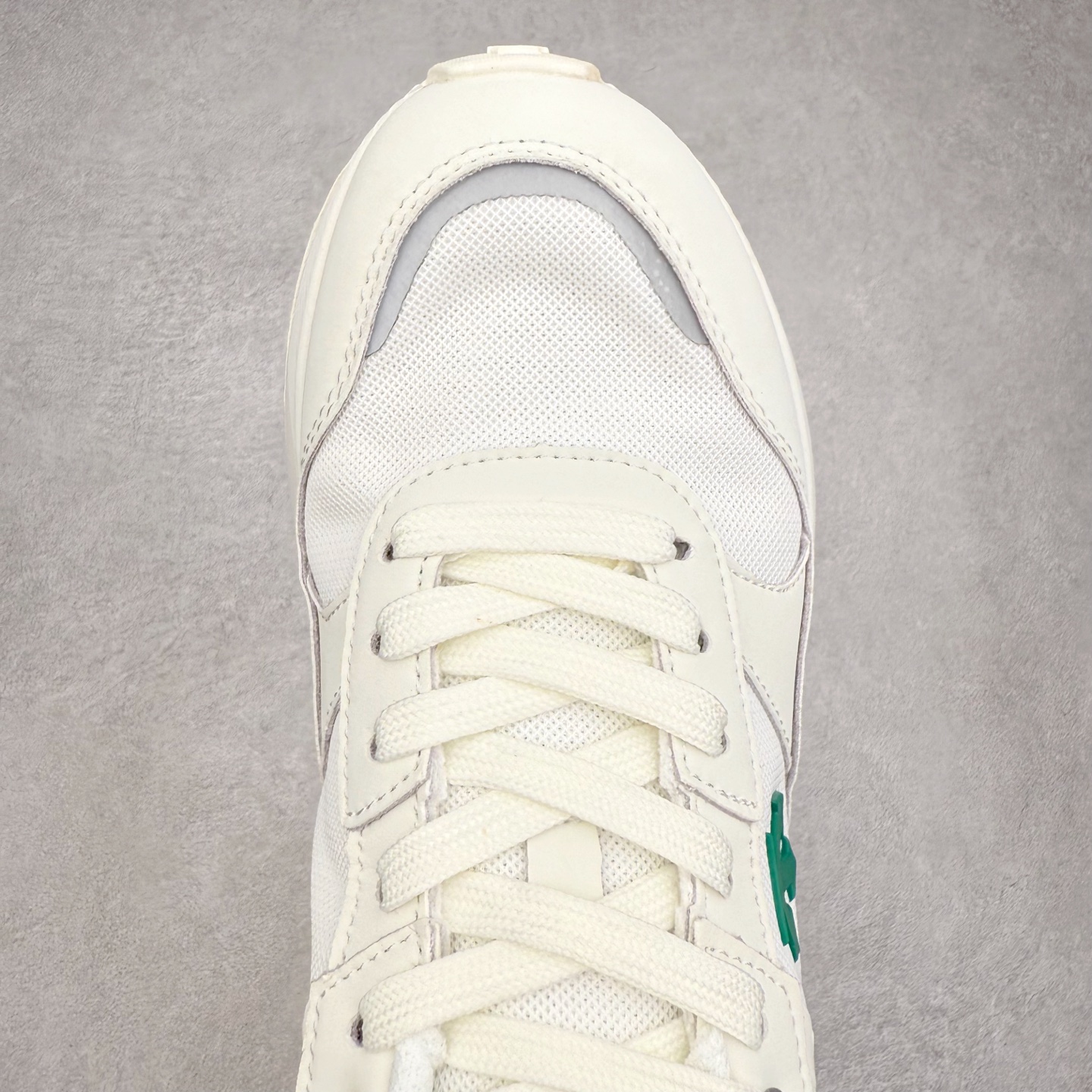 图片[4]-DESCENTE DUALIS 迪桑特都市通勤 DSR 时尚舒适耐磨低帮生活休闲鞋 DESCENTE（迪桑特）创立于1935年，品牌名取自法语词汇，意为“滑降”。品牌箭头标识代表滑雪的三种技术“高速直线滑行”、“穿越”和“侧滑”，也寓意品牌在打造高端专业运动产品中不断追求完美的创新精神，致力于成为中国高端专业滑雪、综训、女子、铁人三项、高尔夫的第一品牌。实拍调校N版已经零色差零失真 百分百还原实物色彩所见即所得 不存在货不对板色差等低级问题 选购参考实物拍摄 不混卖不参货 只用心做好货严格选品 承诺混一赔十 尺码：36 36.5 37.5 38 38.5 39 40 40.5 41 42 42.5 43 44 44.5 45-选品中心