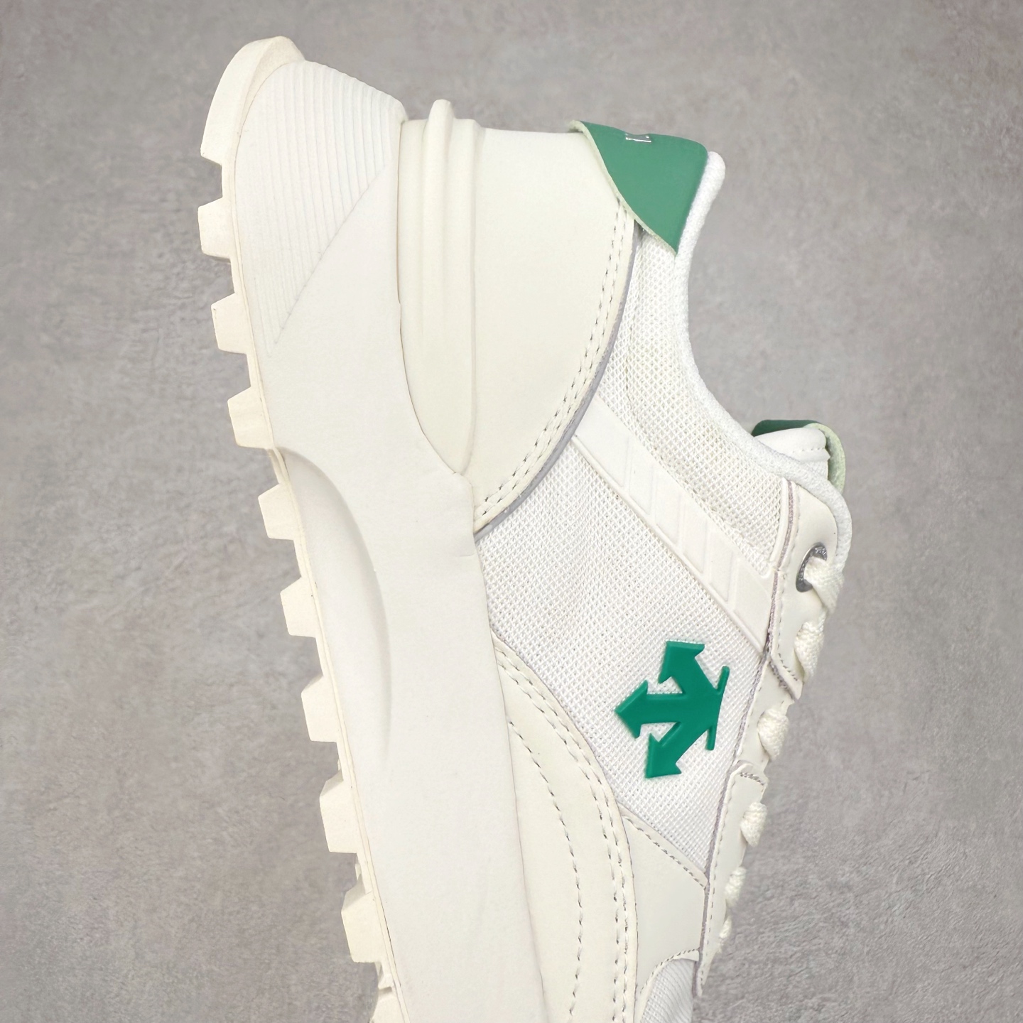 图片[6]-DESCENTE DUALIS 迪桑特都市通勤 DSR 时尚舒适耐磨低帮生活休闲鞋 DESCENTE（迪桑特）创立于1935年，品牌名取自法语词汇，意为“滑降”。品牌箭头标识代表滑雪的三种技术“高速直线滑行”、“穿越”和“侧滑”，也寓意品牌在打造高端专业运动产品中不断追求完美的创新精神，致力于成为中国高端专业滑雪、综训、女子、铁人三项、高尔夫的第一品牌。实拍调校N版已经零色差零失真 百分百还原实物色彩所见即所得 不存在货不对板色差等低级问题 选购参考实物拍摄 不混卖不参货 只用心做好货严格选品 承诺混一赔十 尺码：36 36.5 37.5 38 38.5 39 40 40.5 41 42 42.5 43 44 44.5 45-选品中心