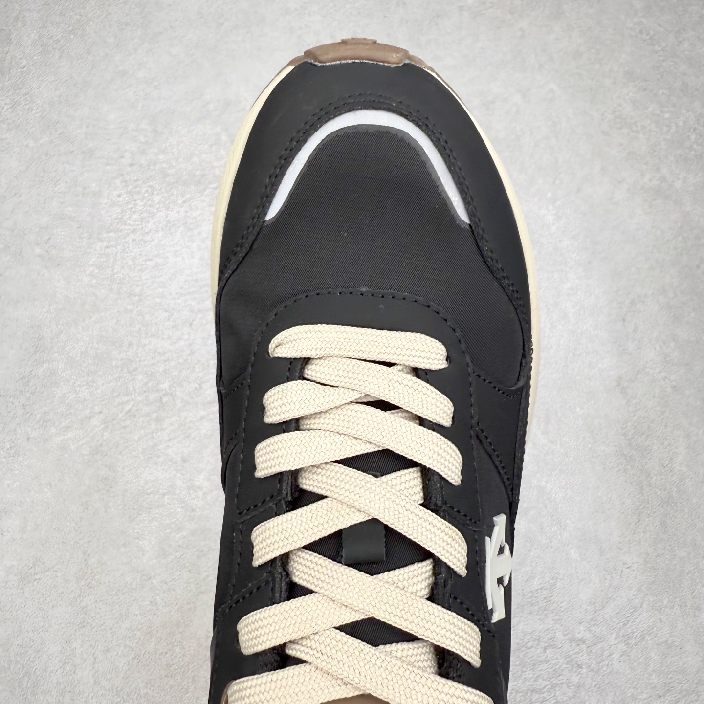 图片[4]-DESCENTE DUALIS 迪桑特都市通勤 DSR 时尚舒适耐磨低帮生活休闲鞋 DESCENTE（迪桑特）创立于1935年，品牌名取自法语词汇，意为“滑降”。品牌箭头标识代表滑雪的三种技术“高速直线滑行”、“穿越”和“侧滑”，也寓意品牌在打造高端专业运动产品中不断追求完美的创新精神，致力于成为中国高端专业滑雪、综训、女子、铁人三项、高尔夫的第一品牌。实拍调校N版已经零色差零失真 百分百还原实物色彩所见即所得 不存在货不对板色差等低级问题 选购参考实物拍摄 不混卖不参货 只用心做好货严格选品 承诺混一赔十 尺码：36 36.5 37.5 38 38.5 39 40 40.5 41 42 42.5 43 44 44.5 45-选品中心