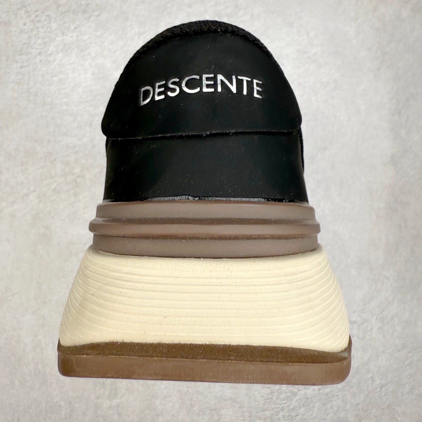 图片[8]-DESCENTE DUALIS 迪桑特都市通勤 DSR 时尚舒适耐磨低帮生活休闲鞋 DESCENTE（迪桑特）创立于1935年，品牌名取自法语词汇，意为“滑降”。品牌箭头标识代表滑雪的三种技术“高速直线滑行”、“穿越”和“侧滑”，也寓意品牌在打造高端专业运动产品中不断追求完美的创新精神，致力于成为中国高端专业滑雪、综训、女子、铁人三项、高尔夫的第一品牌。实拍调校N版已经零色差零失真 百分百还原实物色彩所见即所得 不存在货不对板色差等低级问题 选购参考实物拍摄 不混卖不参货 只用心做好货严格选品 承诺混一赔十 尺码：36 36.5 37.5 38 38.5 39 40 40.5 41 42 42.5 43 44 44.5 45-选品中心