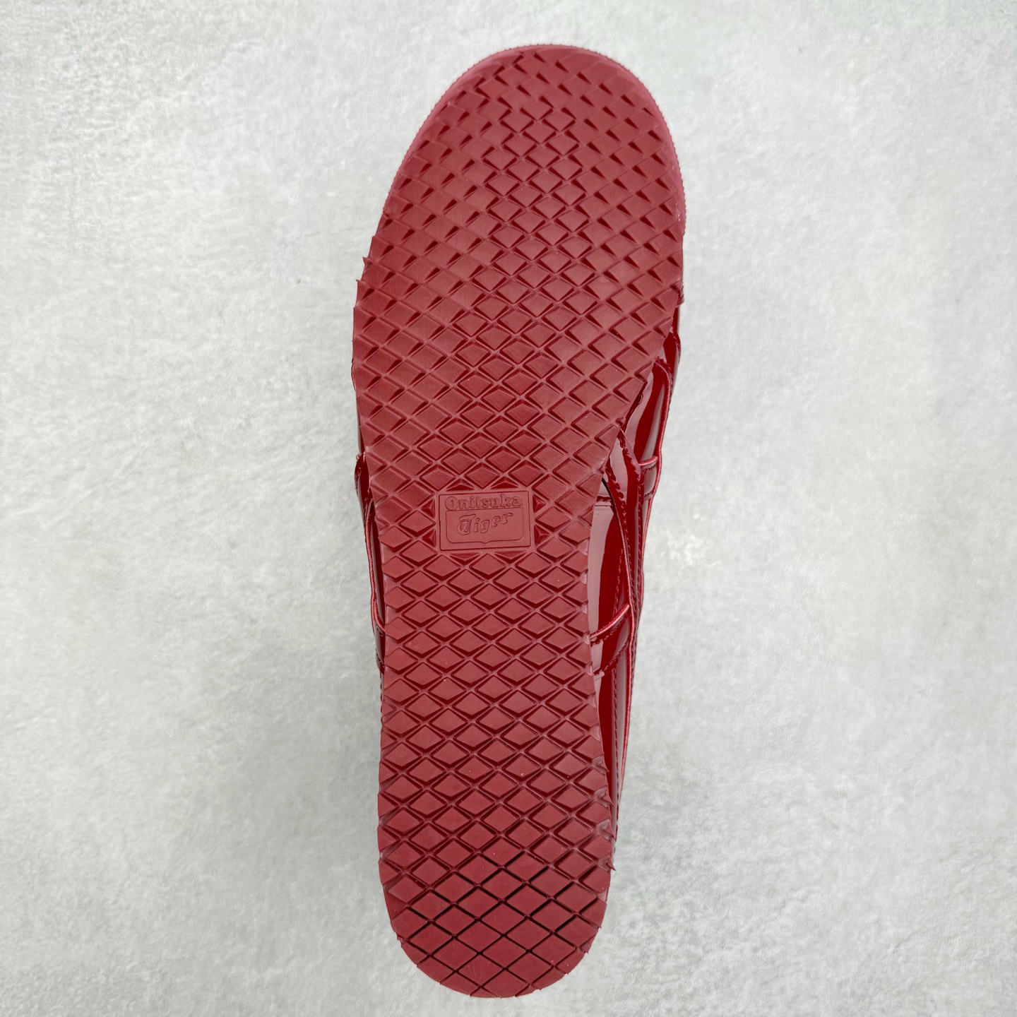 图片[9]-＃C版 Asics Onitsuka Tiger MEXICO 66 亚瑟士鬼冢虎复古经典板鞋 市场王者选手 海外订单工厂出品 长期生产补货永不断码 超成熟稳定的做工品控 原装全套纸板楦头开发 原汁原味 完美呈现版型 私模正确鞋底咬花纹路 一比一鞋头弧度高度鞋身弧度 绝不口嗨 细节品控鞋型随意秒杀市面 原档咬花纹路私模大底 一个单元有六个三角形 总体形拼接呈现花瓣状 官方四联吊牌 原装Ortholite轻量化鞋垫 原盒原配 质保卡 说明书 钢印防尘纸 纸板中底带钢印 乳胶组合鞋垫 支持全方位的对比专柜 产品从款式颜色造型上体现出追求舒适和细节的完美 鞋类更是推崇手工制作的严谨与完美 融舒适性与可穿性的设计风格 注重细节的完美和别致魅力 既保持稳重 又不失轻松的时尚感 尺码：36 37 37.5 38 39 39.5 40 40.5 41.5 42 42.5 43.5 44 45-选品中心