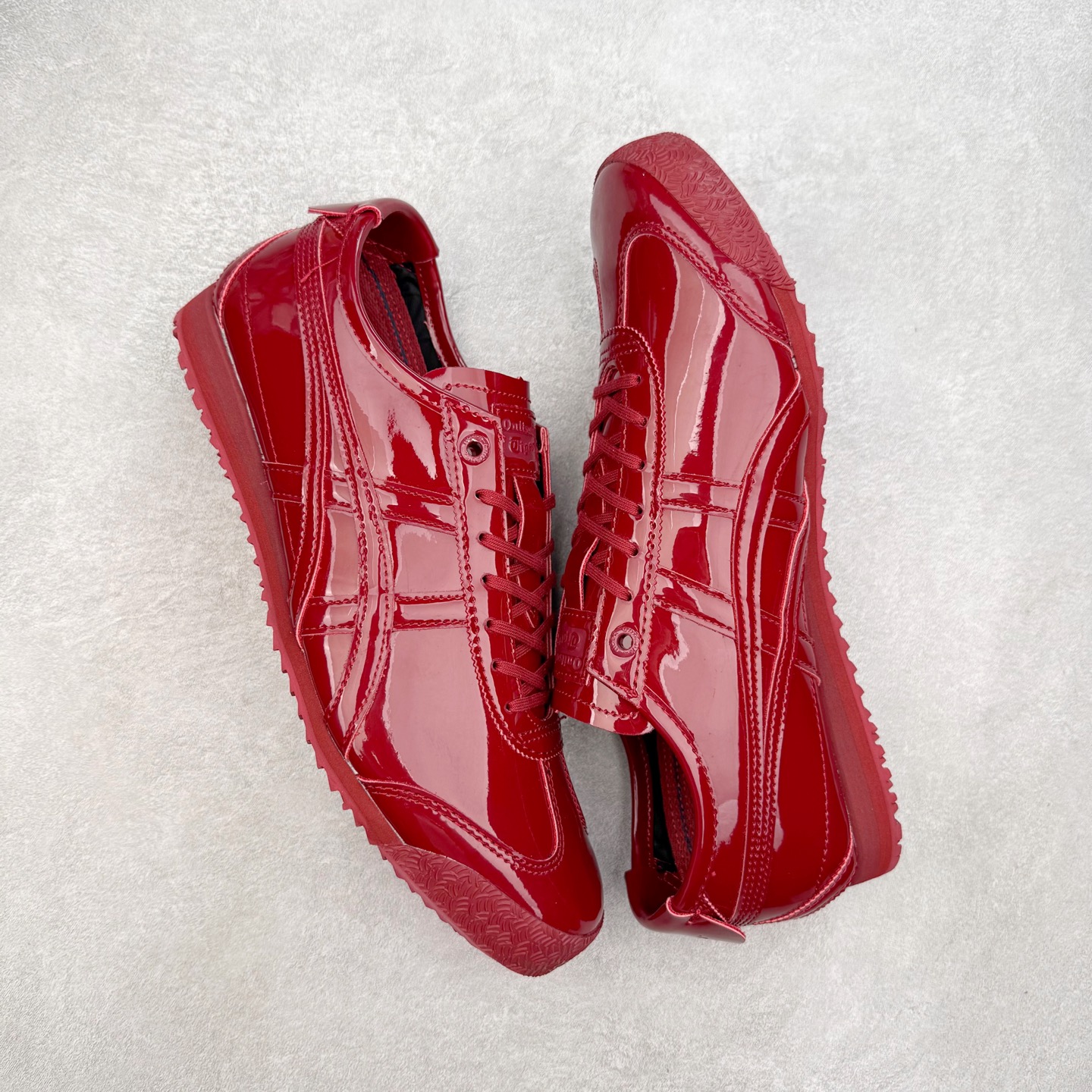 图片[3]-＃C版 Asics Onitsuka Tiger MEXICO 66 亚瑟士鬼冢虎复古经典板鞋 市场王者选手 海外订单工厂出品 长期生产补货永不断码 超成熟稳定的做工品控 原装全套纸板楦头开发 原汁原味 完美呈现版型 私模正确鞋底咬花纹路 一比一鞋头弧度高度鞋身弧度 绝不口嗨 细节品控鞋型随意秒杀市面 原档咬花纹路私模大底 一个单元有六个三角形 总体形拼接呈现花瓣状 官方四联吊牌 原装Ortholite轻量化鞋垫 原盒原配 质保卡 说明书 钢印防尘纸 纸板中底带钢印 乳胶组合鞋垫 支持全方位的对比专柜 产品从款式颜色造型上体现出追求舒适和细节的完美 鞋类更是推崇手工制作的严谨与完美 融舒适性与可穿性的设计风格 注重细节的完美和别致魅力 既保持稳重 又不失轻松的时尚感 尺码：36 37 37.5 38 39 39.5 40 40.5 41.5 42 42.5 43.5 44 45-选品中心