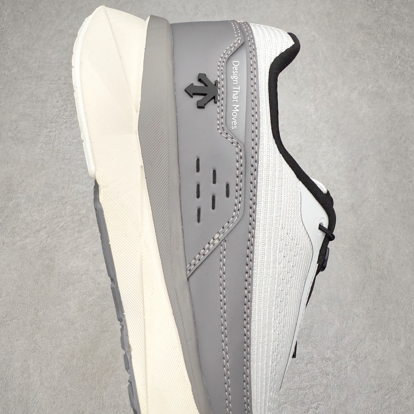 图片[6]-DESCENTE RUNNING 迪桑特系列舒适休闲运动减震透气低帮跑步鞋 DESCENTE（迪桑特）创立于1935年，品牌名取自法语词汇，意为“滑降”。品牌箭头标识代表滑雪的三种技术“高速直线滑行”、“穿越”和“侧滑”，也寓意品牌在打造高端专业运动产品中不断追求完美的创新精神，致力于成为中国高端专业滑雪、综训、女子、铁人三项、高尔夫的第一品牌。实拍调校N版已经零色差零失真 百分百还原实物色彩所见即所得 不存在货不对板色差等低级问题 选购参考实物拍摄 不混卖不参货 只用心做好货严格选品 承诺混一赔十 尺码：36 36.5 37.5 38 38.5 39 40 40.5 41 42 42.5 43 44 44.5 45-选品中心