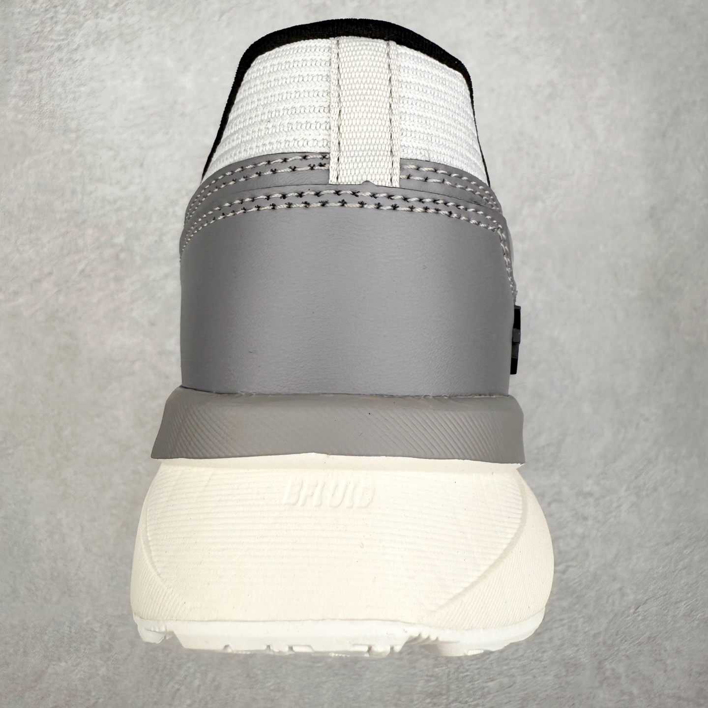 图片[8]-DESCENTE RUNNING 迪桑特系列舒适休闲运动减震透气低帮跑步鞋 DESCENTE（迪桑特）创立于1935年，品牌名取自法语词汇，意为“滑降”。品牌箭头标识代表滑雪的三种技术“高速直线滑行”、“穿越”和“侧滑”，也寓意品牌在打造高端专业运动产品中不断追求完美的创新精神，致力于成为中国高端专业滑雪、综训、女子、铁人三项、高尔夫的第一品牌。实拍调校N版已经零色差零失真 百分百还原实物色彩所见即所得 不存在货不对板色差等低级问题 选购参考实物拍摄 不混卖不参货 只用心做好货严格选品 承诺混一赔十 尺码：36 36.5 37.5 38 38.5 39 40 40.5 41 42 42.5 43 44 44.5 45-选品中心