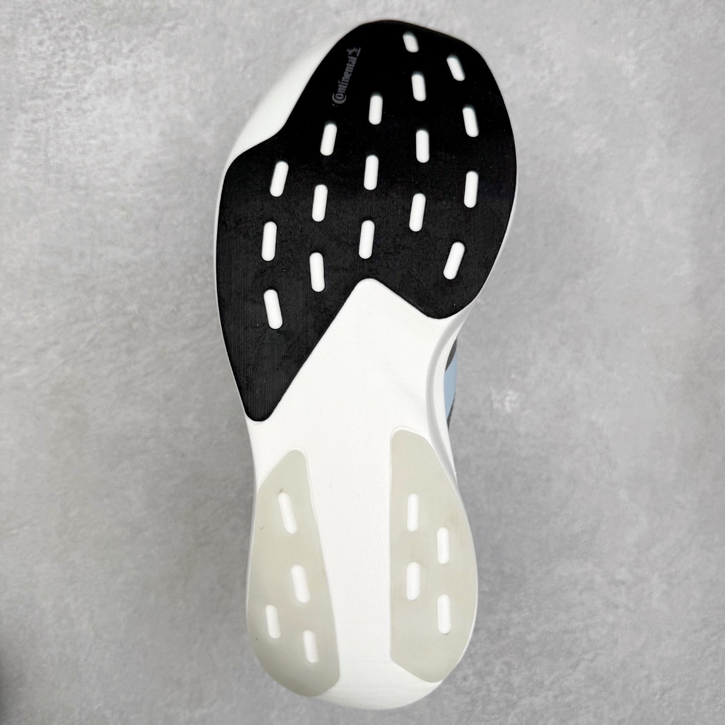 图片[9]-AD Adizero EVO SL 马拉松竞速专业跑鞋 CELERMESH针织网面非常轻薄 纤维间的缝隙很大 可以保证跑步时的透气、排汗效果 鞋舌直接与两侧的内衬和鞋底连接在一起 在跑步过程中不会被鞋舌的左右移动所困扰 在标准鞋带孔的基础上再拓宽一组鞋带孔 适合不同脚型的需求 突破性 EnergyRods 技术，有助于跑者实现更好的成绩 中底独特的LIGHTSTRIKE PRO泡棉材质 微弹感觉在跑步过程中给予了良好的支撑体验 对于顶级精英和高水平进阶跑者来说 ADIOS PRO是一双值得信赖的竞速比赛用鞋 尺码：36 36.5 37.5 38 38.5 39 40 40.5 41 42 42.5 43 44 44.5 45-选品中心