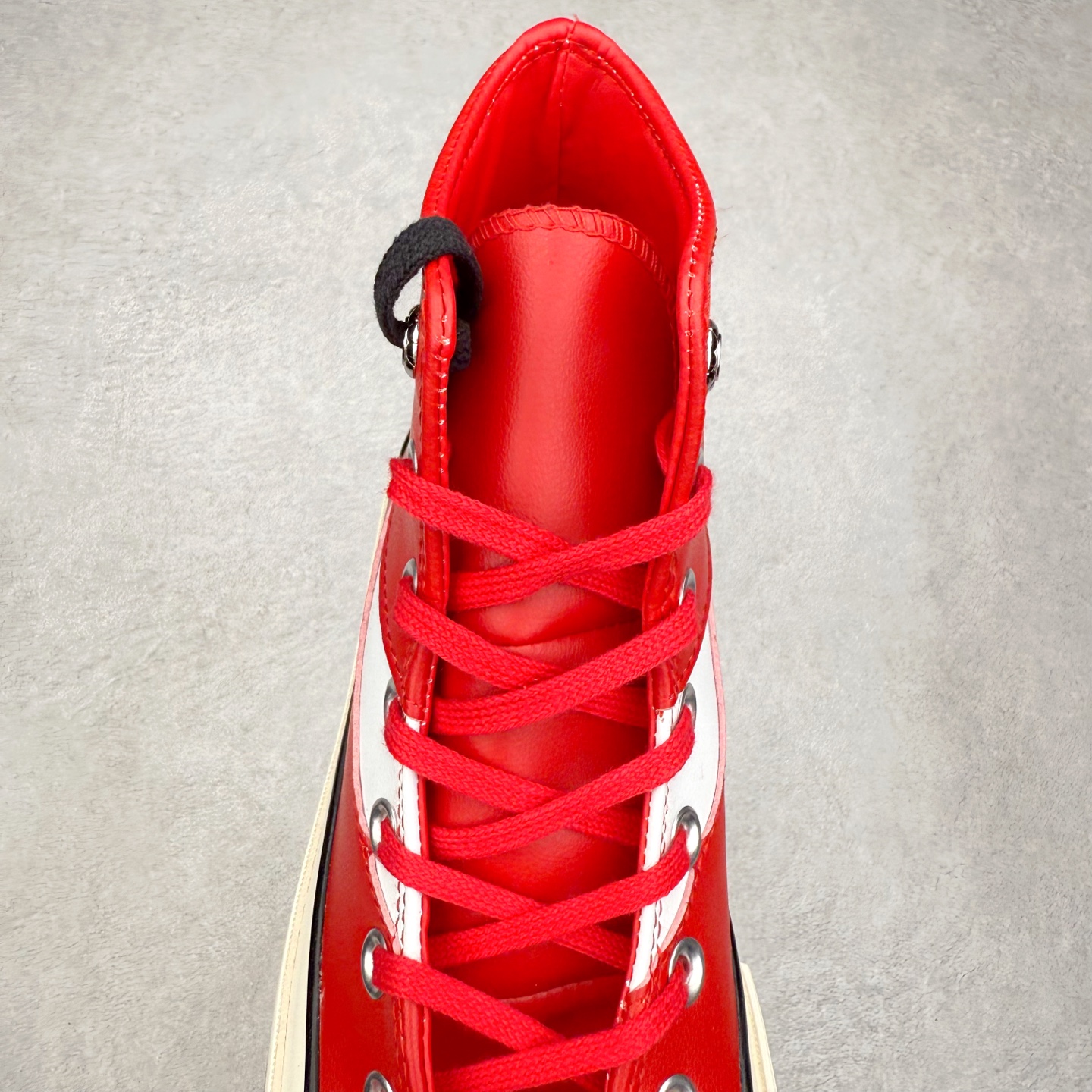 图片[5]-Coca-Cola x Converse Chuck 1970 可口可乐联名 复古皮质高帮休闲鞋 匡威Converse再次携手可口可乐Coca-Cola推出联名系列，将可乐元素融入标志性设计。采用优质的红色皮革鞋面，搭配清爽白色条纹，再现可乐罐经典外观，复古鞋标个性碰撞，赋予经典全新魅力。 货号：17888C 尺码：35 36 36.5 37 37.5 38 39 39.5 40 41 41.5 42 42.5 43 44-选品中心