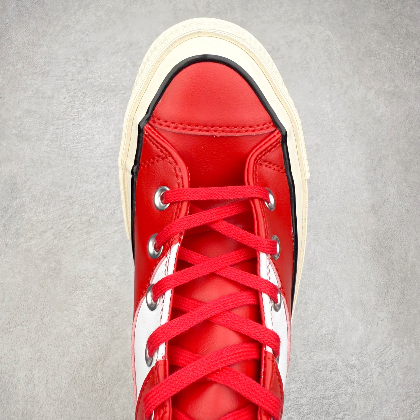 图片[4]-Coca-Cola x Converse Chuck 1970 可口可乐联名 复古皮质高帮休闲鞋 匡威Converse再次携手可口可乐Coca-Cola推出联名系列，将可乐元素融入标志性设计。采用优质的红色皮革鞋面，搭配清爽白色条纹，再现可乐罐经典外观，复古鞋标个性碰撞，赋予经典全新魅力。 货号：17888C 尺码：35 36 36.5 37 37.5 38 39 39.5 40 41 41.5 42 42.5 43 44-选品中心