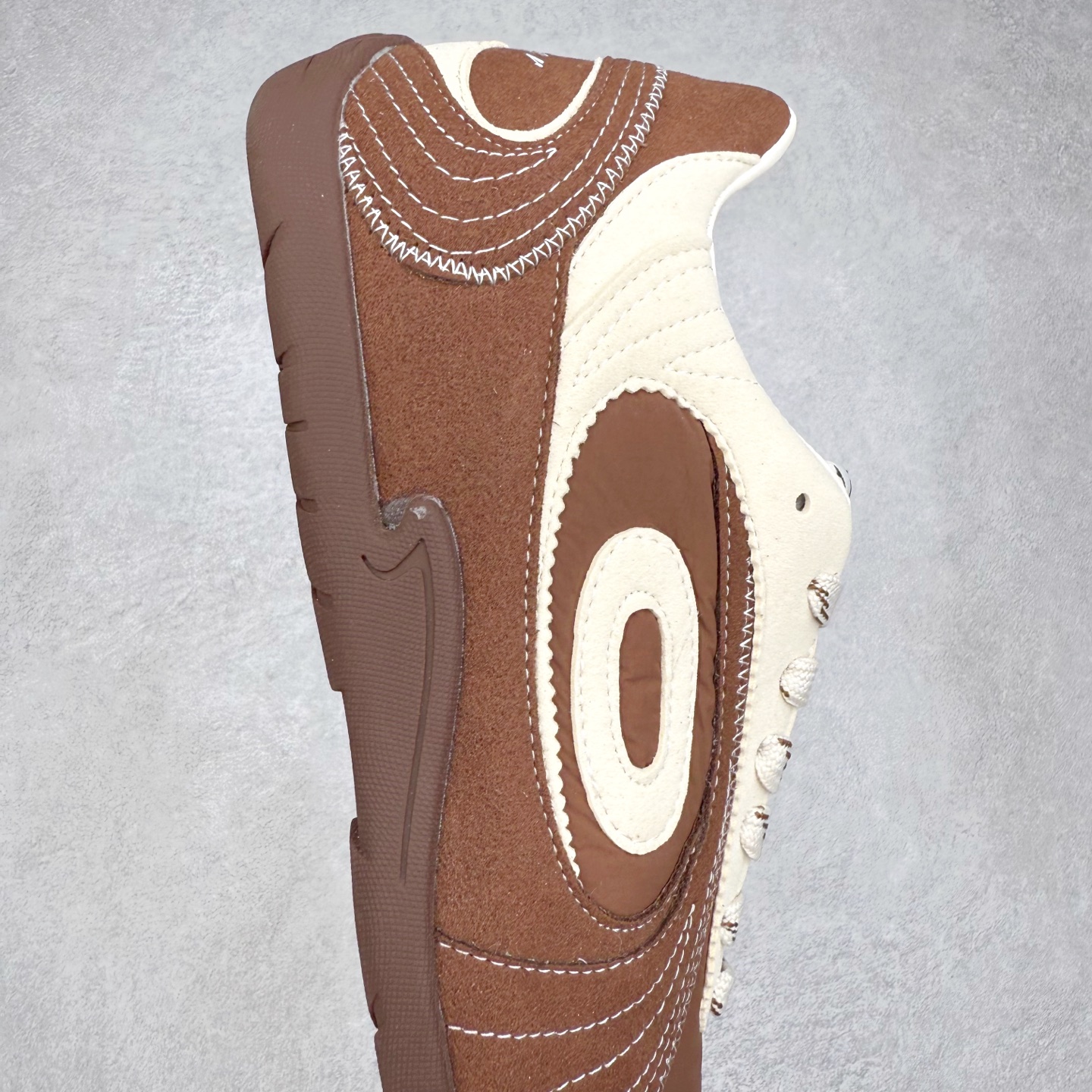 图片[6]-OLD ORDER Turbo-Lite芭蕾复古百搭德训鞋日常 防滑透气 低帮 生活休闲鞋 男女同款 OLD ORDER成立于2019年，其品牌含义为“|日秩序”——源于我们对现在过于整齐有序的环境秩序，每个人都循规蹈矩地活着产生的一种自我反省。品牌缩写为OO，即 ∞，意味着思想，格局，眼界的无穷大，足以让我们跳出现有的条条框框，将过于整齐有序的上世纪文化与未来趋势重组，让日时秩序下的自由在衣物上得以体现。而绝妙的改制手法，更是强调着我们对“抛开社会所加给人的包裹，还原本真自我”的美好追求，朋克运动和嬉皮士精神也在这个探索的过程中，与成衣设计融合为一体。实拍调校N版已经零色差零失真 百分百还原实物色彩所见即所得 不存在货不对板色差等低级问题 选购参考实物拍摄 不混卖不参货 只用心做好货严格选品 承诺混一赔十 尺码：36 36.5 37.5 38 38.5 39 40 40.5 41 42 42.5 43 44 44.5 45-选品中心