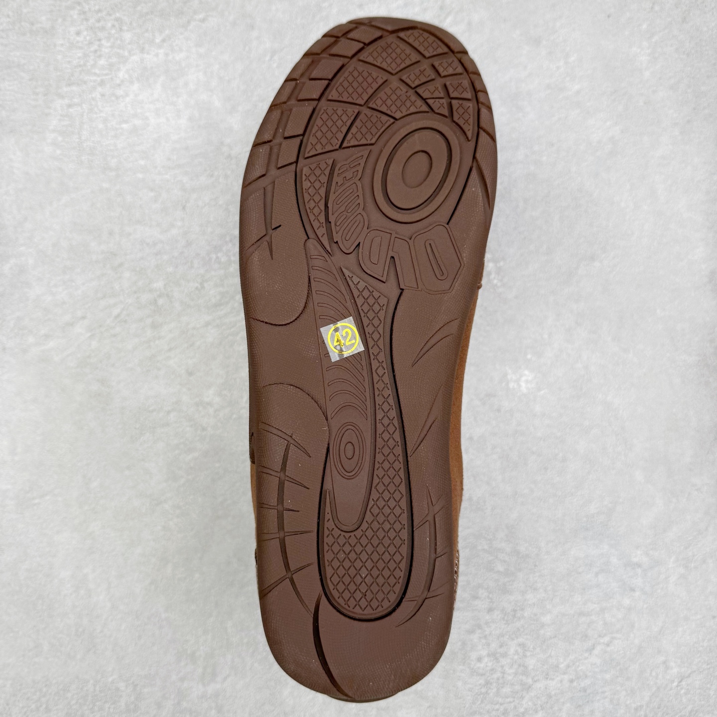 图片[9]-OLD ORDER Turbo-Lite芭蕾复古百搭德训鞋日常 防滑透气 低帮 生活休闲鞋 男女同款 OLD ORDER成立于2019年，其品牌含义为“|日秩序”——源于我们对现在过于整齐有序的环境秩序，每个人都循规蹈矩地活着产生的一种自我反省。品牌缩写为OO，即 ∞，意味着思想，格局，眼界的无穷大，足以让我们跳出现有的条条框框，将过于整齐有序的上世纪文化与未来趋势重组，让日时秩序下的自由在衣物上得以体现。而绝妙的改制手法，更是强调着我们对“抛开社会所加给人的包裹，还原本真自我”的美好追求，朋克运动和嬉皮士精神也在这个探索的过程中，与成衣设计融合为一体。实拍调校N版已经零色差零失真 百分百还原实物色彩所见即所得 不存在货不对板色差等低级问题 选购参考实物拍摄 不混卖不参货 只用心做好货严格选品 承诺混一赔十 尺码：36 36.5 37.5 38 38.5 39 40 40.5 41 42 42.5 43 44 44.5 45-选品中心