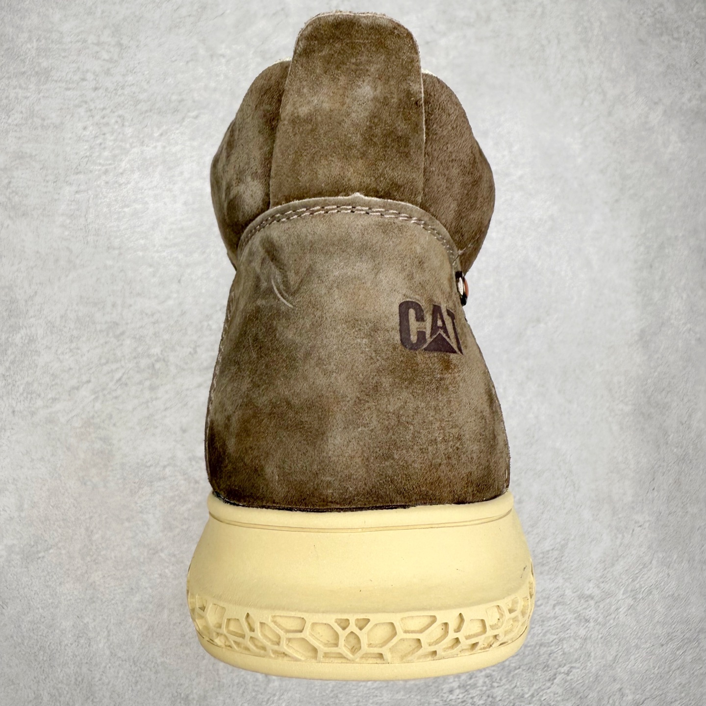 图片[8]-CAT/卡特 硬汉推土机品牌 秋冬经典款 户外百搭中帮休闲马丁靴 #广东大厂品质 官网常年主打款 时尚潮流搭配 面料釆用意大利进口麂牛皮 全鞋真牛皮材料 大底到五金都是代工厂原材料制作 好货不杀猪 首单质量严格把控 全套官网统一包装 今年冬季防寒户外专用 日常随意搭配 型男必备 货号：P727922 尺码：39 40 41 42 43 44（标准码）-选品中心