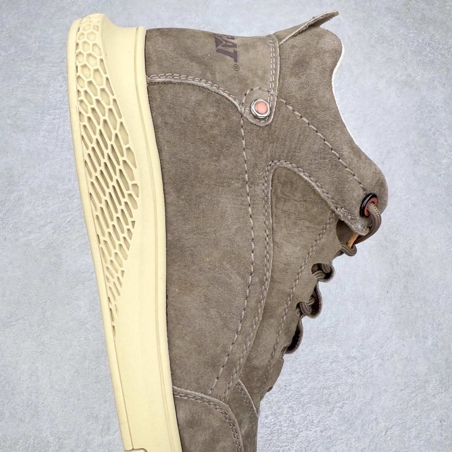 图片[6]-CAT/卡特 硬汉推土机品牌 秋冬经典款 户外百搭中帮休闲马丁靴 #广东大厂品质 官网常年主打款 时尚潮流搭配 面料釆用意大利进口麂牛皮 全鞋真牛皮材料 大底到五金都是代工厂原材料制作 好货不杀猪 首单质量严格把控 全套官网统一包装 今年冬季防寒户外专用 日常随意搭配 型男必备 货号：P727922 尺码：39 40 41 42 43 44（标准码）-选品中心