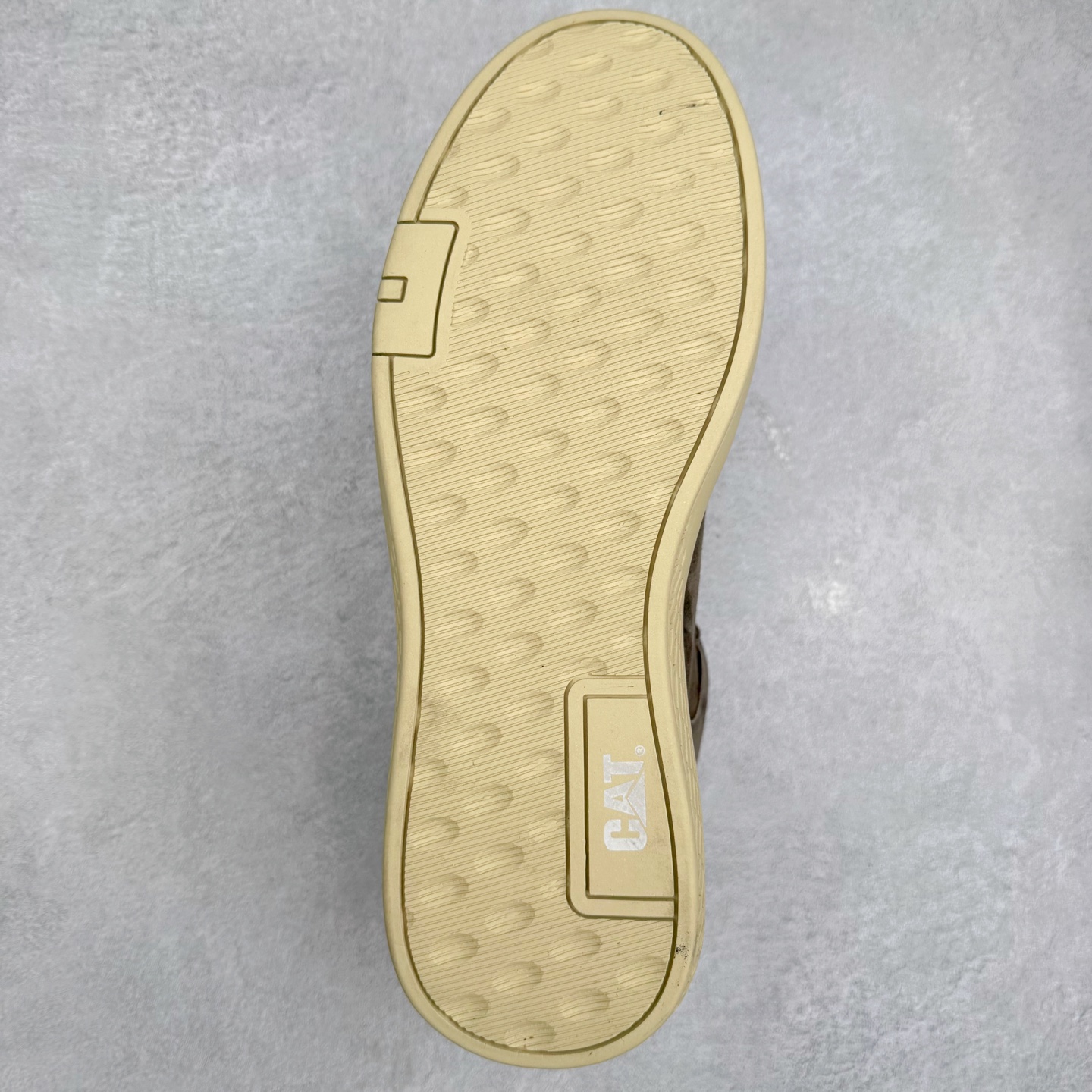 图片[9]-CAT/卡特 硬汉推土机品牌 秋冬经典款 户外百搭中帮休闲马丁靴 #广东大厂品质 官网常年主打款 时尚潮流搭配 面料釆用意大利进口麂牛皮 全鞋真牛皮材料 大底到五金都是代工厂原材料制作 好货不杀猪 首单质量严格把控 全套官网统一包装 今年冬季防寒户外专用 日常随意搭配 型男必备 货号：P727922 尺码：39 40 41 42 43 44（标准码）-选品中心