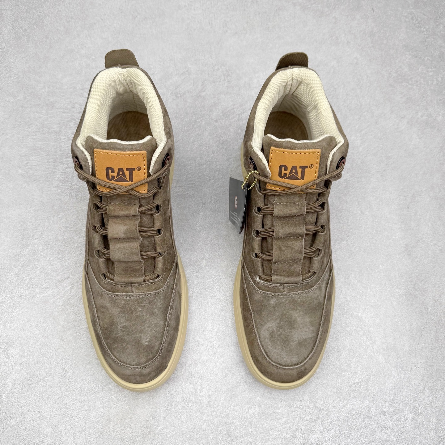 图片[2]-CAT/卡特 硬汉推土机品牌 秋冬经典款 户外百搭中帮休闲马丁靴 #广东大厂品质 官网常年主打款 时尚潮流搭配 面料釆用意大利进口麂牛皮 全鞋真牛皮材料 大底到五金都是代工厂原材料制作 好货不杀猪 首单质量严格把控 全套官网统一包装 今年冬季防寒户外专用 日常随意搭配 型男必备 货号：P727922 尺码：39 40 41 42 43 44（标准码）-选品中心