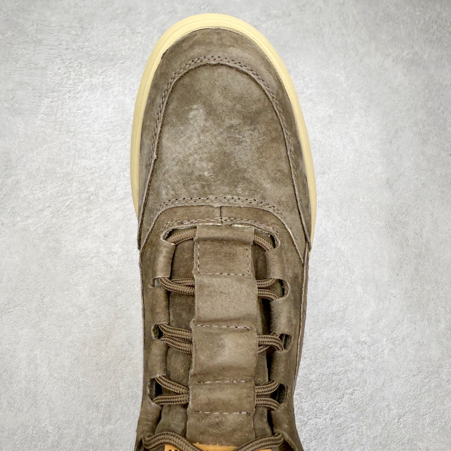 图片[4]-CAT/卡特 硬汉推土机品牌 秋冬经典款 户外百搭中帮休闲马丁靴 #广东大厂品质 官网常年主打款 时尚潮流搭配 面料釆用意大利进口麂牛皮 全鞋真牛皮材料 大底到五金都是代工厂原材料制作 好货不杀猪 首单质量严格把控 全套官网统一包装 今年冬季防寒户外专用 日常随意搭配 型男必备 货号：P727922 尺码：39 40 41 42 43 44（标准码）-选品中心