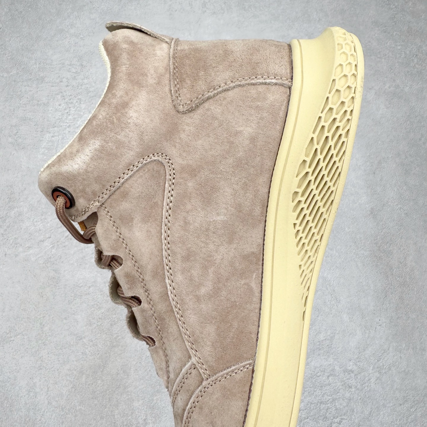 图片[7]-CAT/卡特 硬汉推土机品牌 秋冬经典款 户外百搭中帮休闲马丁靴 #广东大厂品质 官网常年主打款 时尚潮流搭配 面料釆用意大利进口麂牛皮 全鞋真牛皮材料 大底到五金都是代工厂原材料制作 好货不杀猪 首单质量严格把控 全套官网统一包装 今年冬季防寒户外专用 日常随意搭配 型男必备 货号：P727922 尺码：39 40 41 42 43 44（标准码）-选品中心