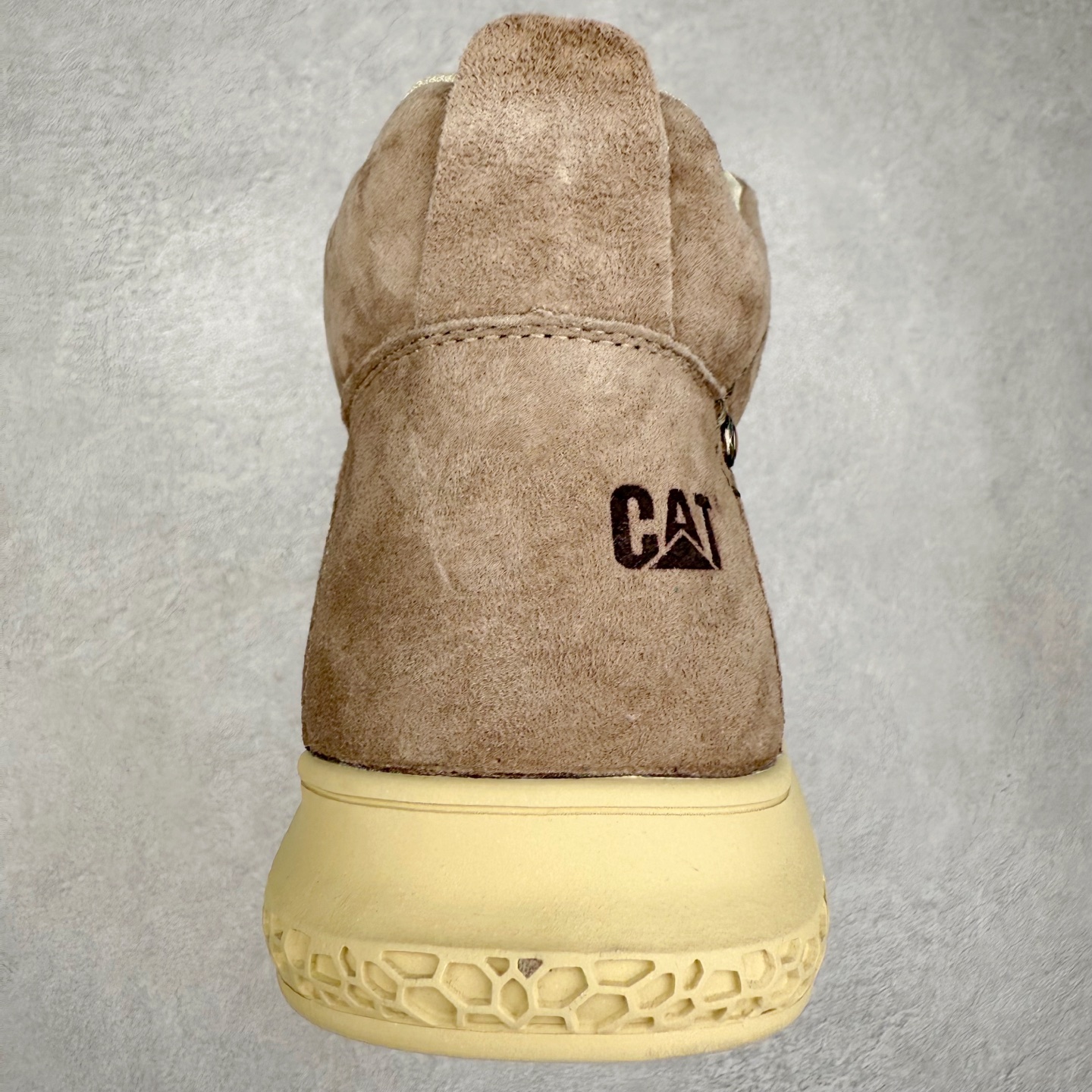 图片[8]-CAT/卡特 硬汉推土机品牌 秋冬经典款 户外百搭中帮休闲马丁靴 #广东大厂品质 官网常年主打款 时尚潮流搭配 面料釆用意大利进口麂牛皮 全鞋真牛皮材料 大底到五金都是代工厂原材料制作 好货不杀猪 首单质量严格把控 全套官网统一包装 今年冬季防寒户外专用 日常随意搭配 型男必备 货号：P727922 尺码：39 40 41 42 43 44（标准码）-选品中心