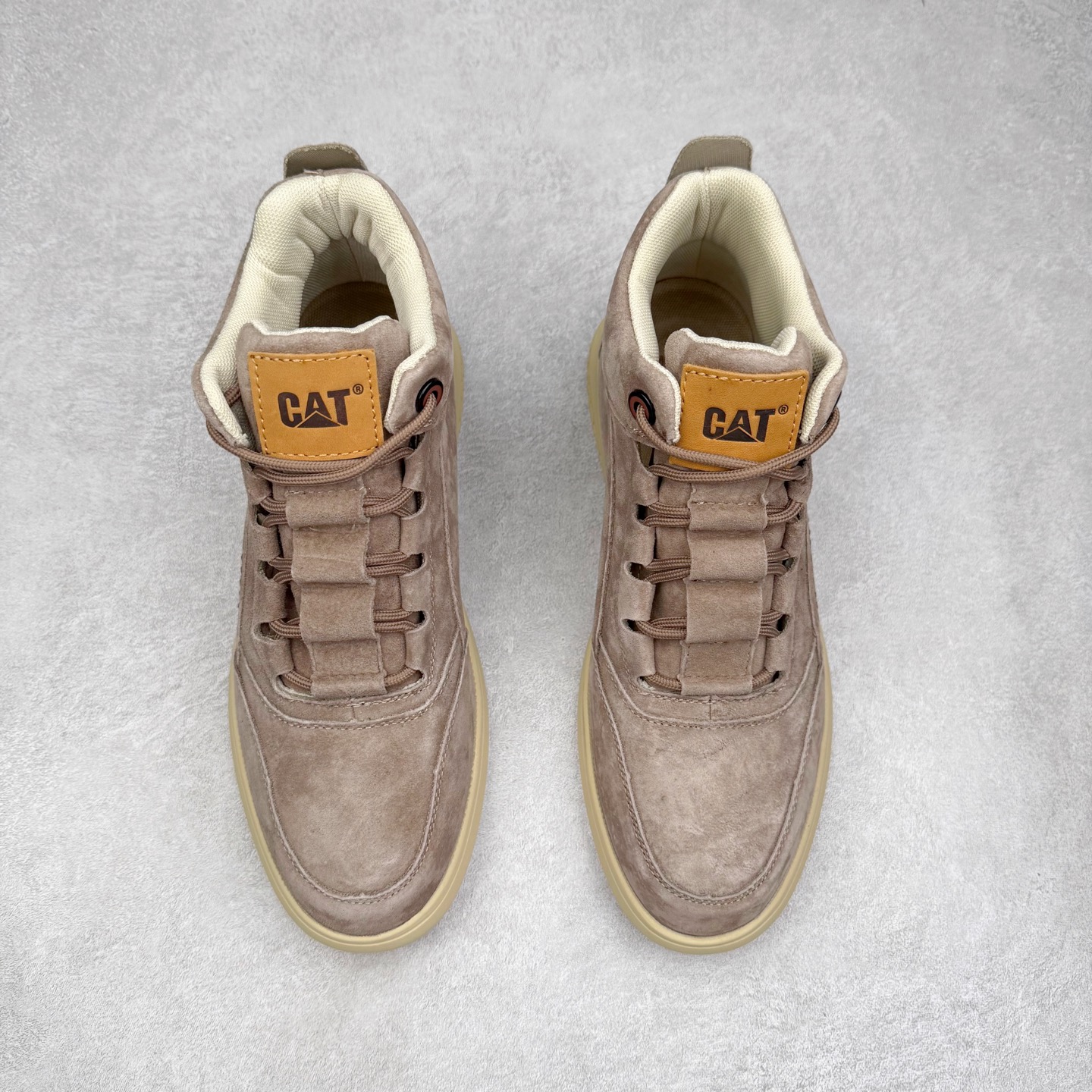 图片[2]-CAT/卡特 硬汉推土机品牌 秋冬经典款 户外百搭中帮休闲马丁靴 #广东大厂品质 官网常年主打款 时尚潮流搭配 面料釆用意大利进口麂牛皮 全鞋真牛皮材料 大底到五金都是代工厂原材料制作 好货不杀猪 首单质量严格把控 全套官网统一包装 今年冬季防寒户外专用 日常随意搭配 型男必备 货号：P727922 尺码：39 40 41 42 43 44（标准码）-选品中心