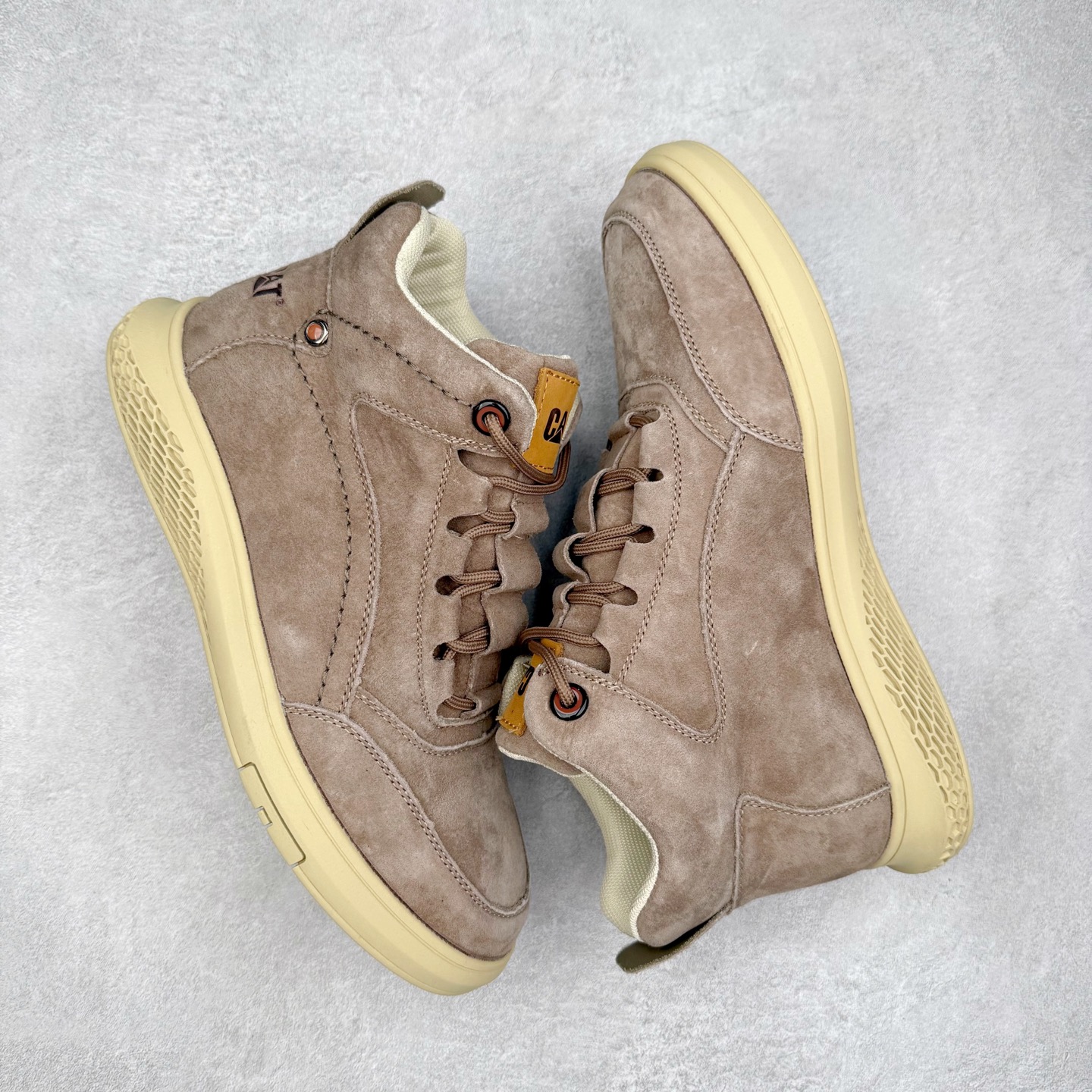 图片[3]-CAT/卡特 硬汉推土机品牌 秋冬经典款 户外百搭中帮休闲马丁靴 #广东大厂品质 官网常年主打款 时尚潮流搭配 面料釆用意大利进口麂牛皮 全鞋真牛皮材料 大底到五金都是代工厂原材料制作 好货不杀猪 首单质量严格把控 全套官网统一包装 今年冬季防寒户外专用 日常随意搭配 型男必备 货号：P727922 尺码：39 40 41 42 43 44（标准码）-选品中心