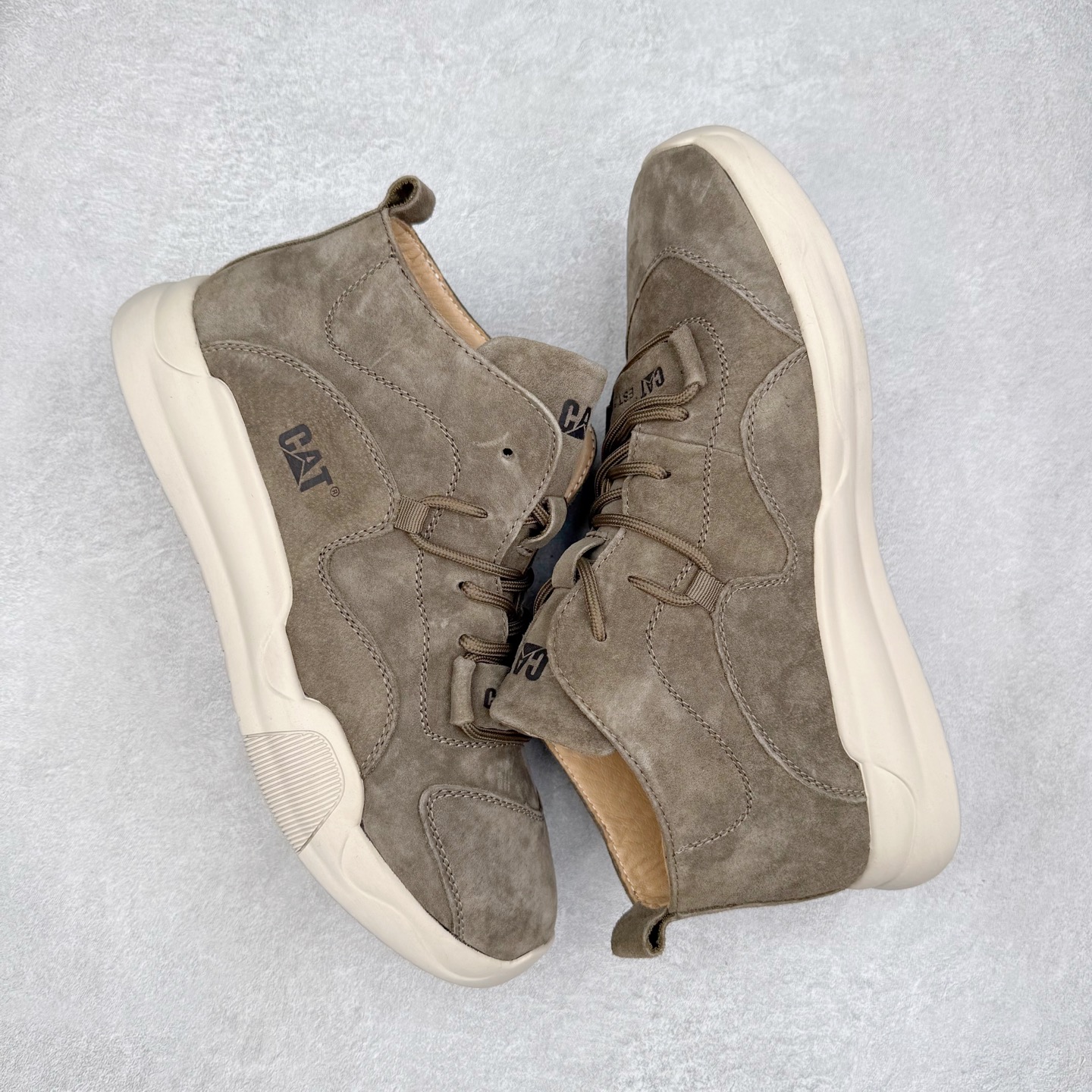 图片[3]-CAT/卡特 硬汉推土机品牌 秋冬经典款 户外百搭中帮休闲马丁靴 #广东大厂品质 官网常年主打款 时尚潮流搭配 面料釆用意大利进口麂牛皮 全鞋真牛皮材料 大底到五金都是代工厂原材料制作 好货不杀猪 首单质量严格把控 全套官网统一包装 今年冬季防寒户外专用 日常随意搭配 型男必备 货号：P727922 尺码：39 40 41 42 43 44（标准码）-选品中心