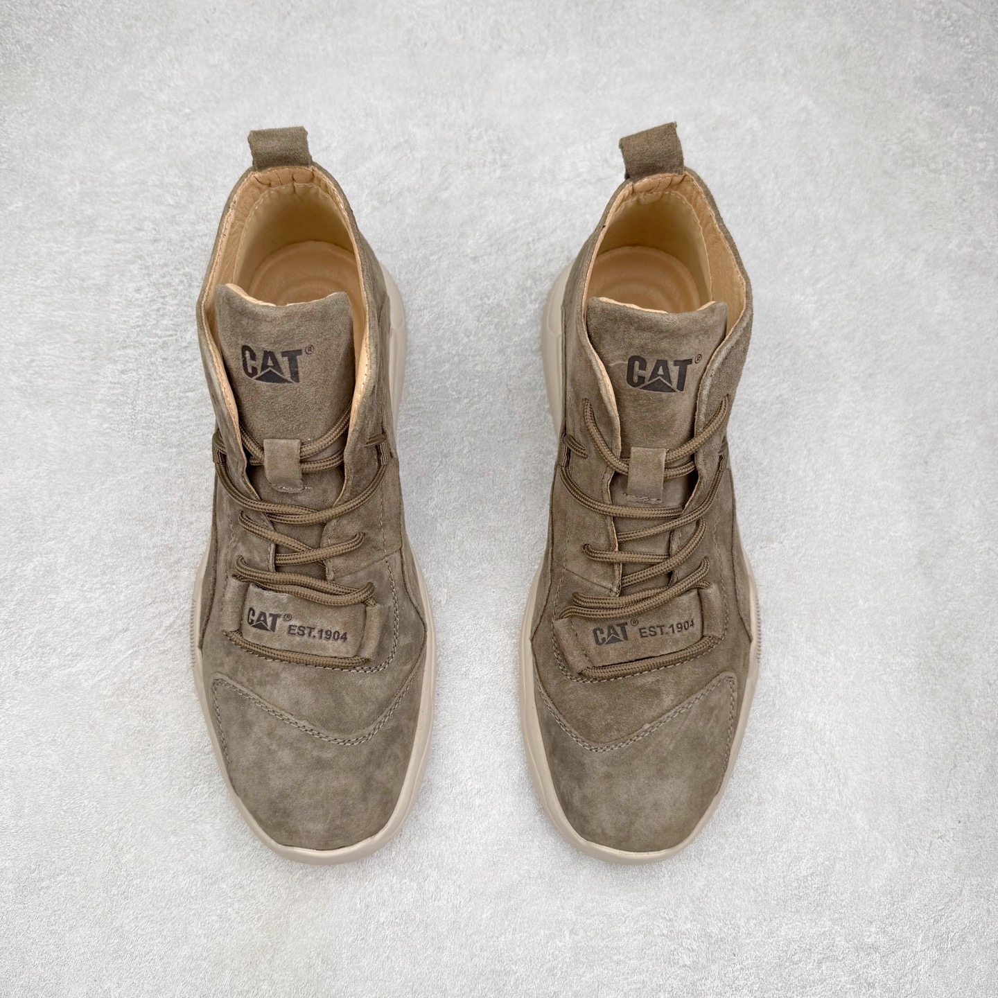 图片[2]-CAT/卡特 硬汉推土机品牌 秋冬经典款 户外百搭中帮休闲马丁靴 #广东大厂品质 官网常年主打款 时尚潮流搭配 面料釆用意大利进口麂牛皮 全鞋真牛皮材料 大底到五金都是代工厂原材料制作 好货不杀猪 首单质量严格把控 全套官网统一包装 今年冬季防寒户外专用 日常随意搭配 型男必备 货号：P727922 尺码：39 40 41 42 43 44（标准码）-选品中心