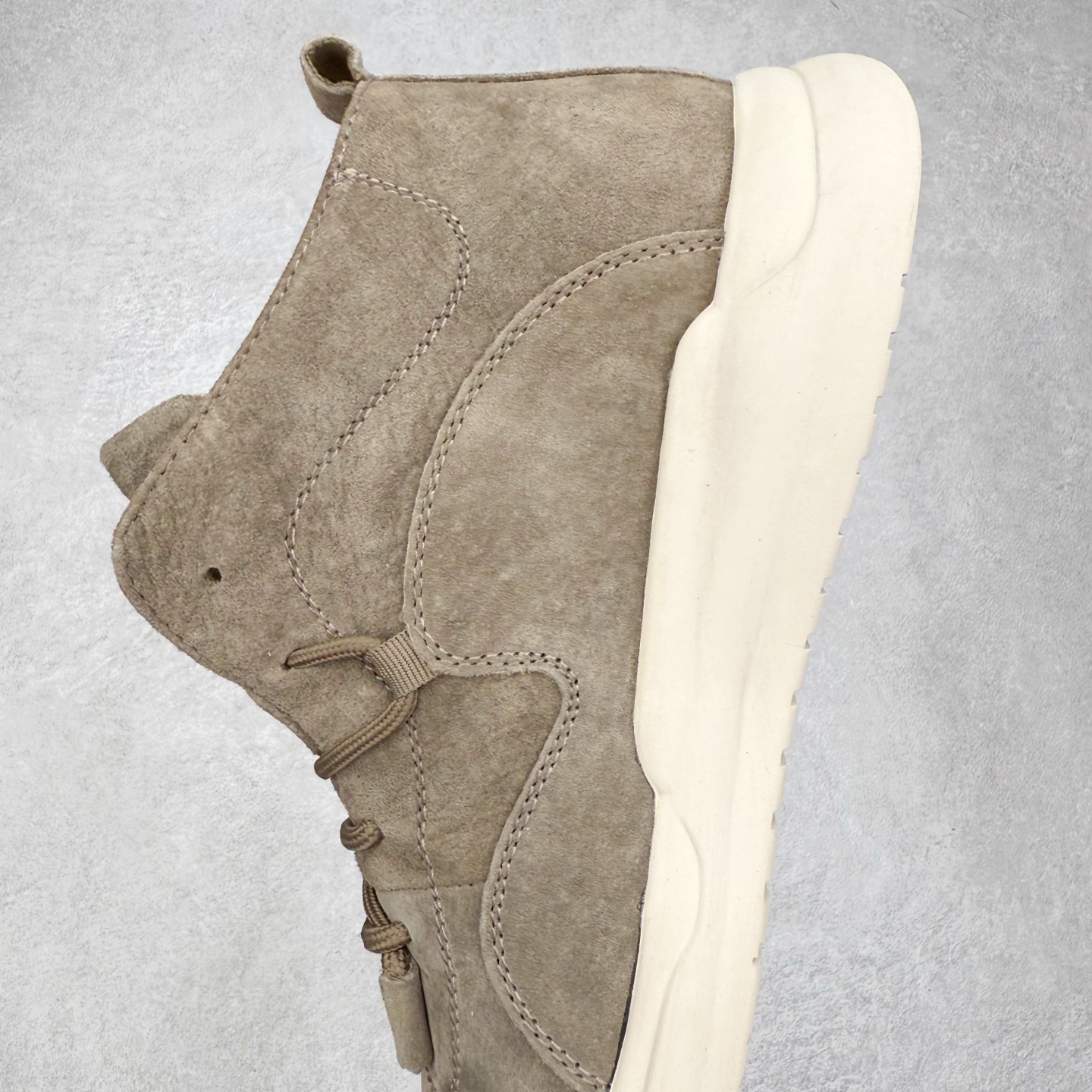 图片[7]-CAT/卡特 硬汉推土机品牌 秋冬经典款 户外百搭中帮休闲马丁靴 #广东大厂品质 官网常年主打款 时尚潮流搭配 面料釆用意大利进口麂牛皮 全鞋真牛皮材料 大底到五金都是代工厂原材料制作 好货不杀猪 首单质量严格把控 全套官网统一包装 今年冬季防寒户外专用 日常随意搭配 型男必备 货号：P727922 尺码：39 40 41 42 43 44（标准码）-选品中心