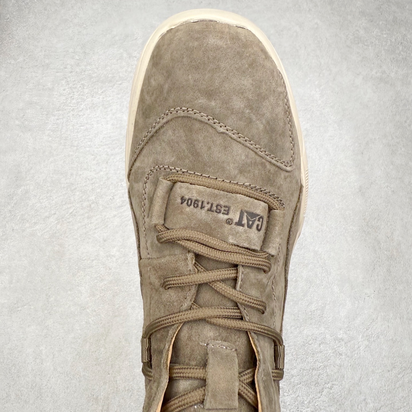 图片[4]-CAT/卡特 硬汉推土机品牌 秋冬经典款 户外百搭中帮休闲马丁靴 #广东大厂品质 官网常年主打款 时尚潮流搭配 面料釆用意大利进口麂牛皮 全鞋真牛皮材料 大底到五金都是代工厂原材料制作 好货不杀猪 首单质量严格把控 全套官网统一包装 今年冬季防寒户外专用 日常随意搭配 型男必备 货号：P727922 尺码：39 40 41 42 43 44（标准码）-选品中心