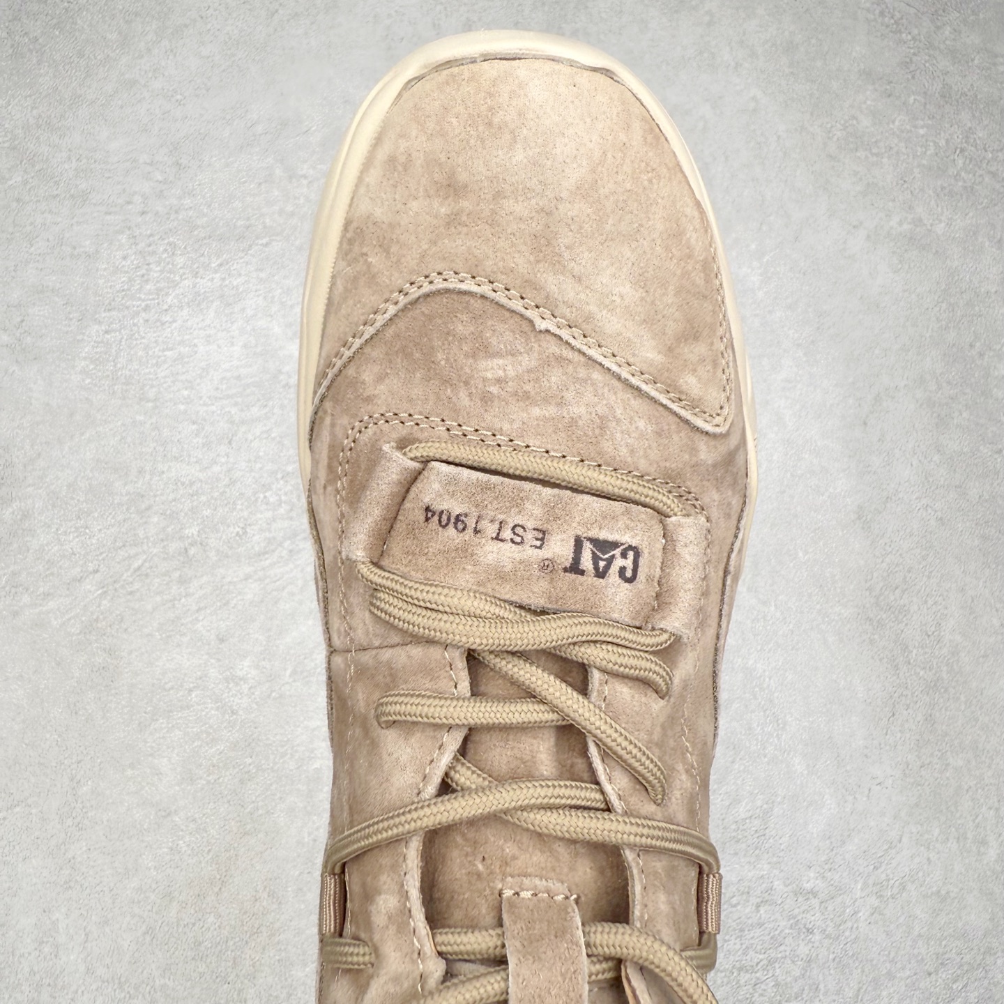 图片[4]-CAT/卡特 硬汉推土机品牌 秋冬经典款 户外百搭中帮休闲马丁靴 #广东大厂品质 官网常年主打款 时尚潮流搭配 面料釆用意大利进口麂牛皮 全鞋真牛皮材料 大底到五金都是代工厂原材料制作 好货不杀猪 首单质量严格把控 全套官网统一包装 今年冬季防寒户外专用 日常随意搭配 型男必备 货号：P727922 尺码：39 40 41 42 43 44（标准码）-选品中心