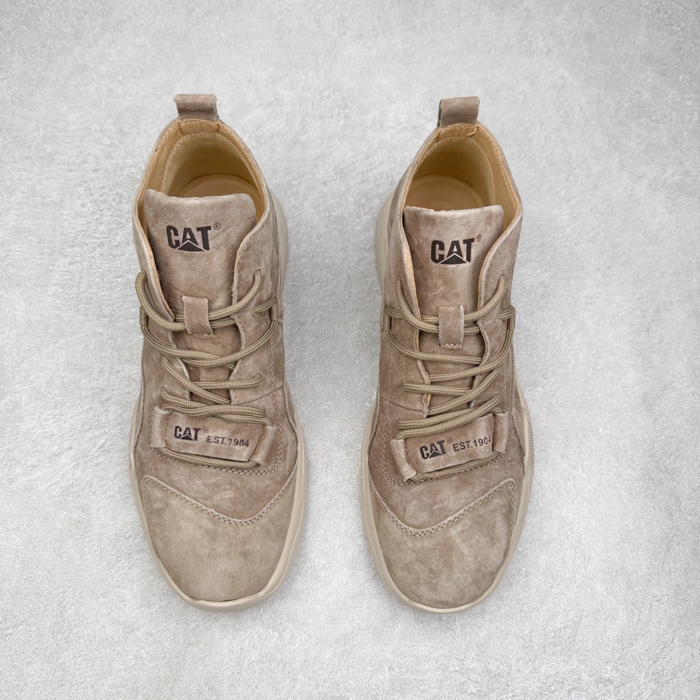 图片[2]-CAT/卡特 硬汉推土机品牌 秋冬经典款 户外百搭中帮休闲马丁靴 #广东大厂品质 官网常年主打款 时尚潮流搭配 面料釆用意大利进口麂牛皮 全鞋真牛皮材料 大底到五金都是代工厂原材料制作 好货不杀猪 首单质量严格把控 全套官网统一包装 今年冬季防寒户外专用 日常随意搭配 型男必备 货号：P727922 尺码：39 40 41 42 43 44（标准码）-选品中心