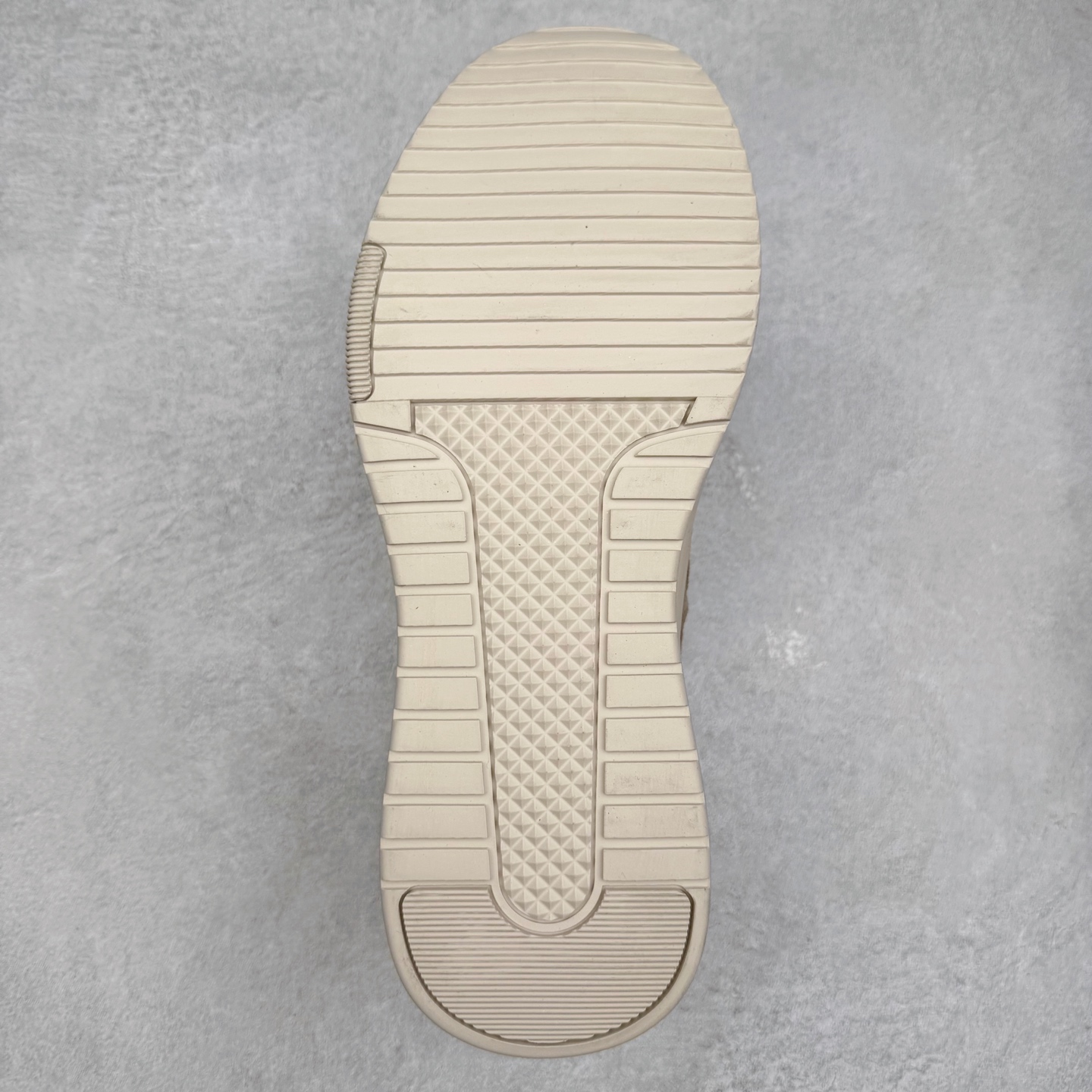 图片[9]-CAT/卡特 硬汉推土机品牌 秋冬经典款 户外百搭中帮休闲马丁靴 #广东大厂品质 官网常年主打款 时尚潮流搭配 面料釆用意大利进口麂牛皮 全鞋真牛皮材料 大底到五金都是代工厂原材料制作 好货不杀猪 首单质量严格把控 全套官网统一包装 今年冬季防寒户外专用 日常随意搭配 型男必备 货号：P727922 尺码：39 40 41 42 43 44（标准码）-选品中心