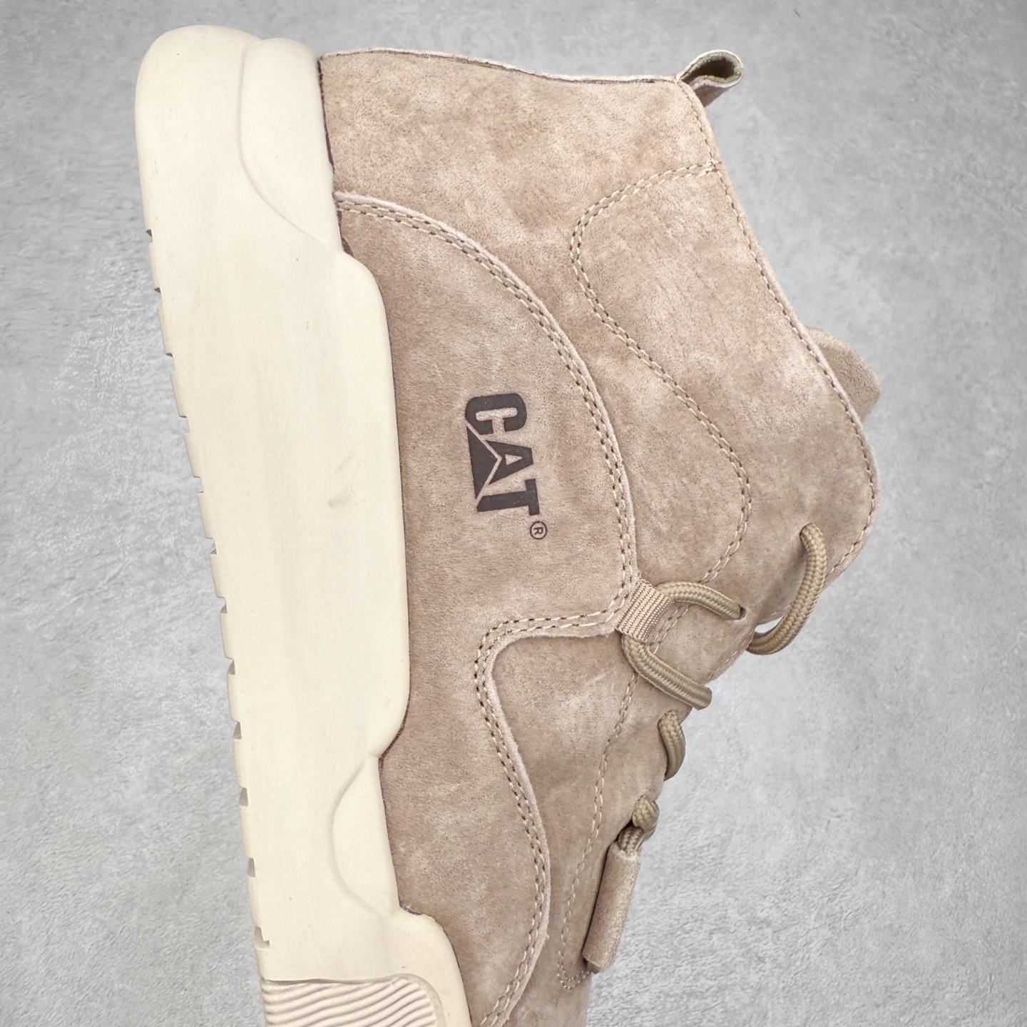 图片[6]-CAT/卡特 硬汉推土机品牌 秋冬经典款 户外百搭中帮休闲马丁靴 #广东大厂品质 官网常年主打款 时尚潮流搭配 面料釆用意大利进口麂牛皮 全鞋真牛皮材料 大底到五金都是代工厂原材料制作 好货不杀猪 首单质量严格把控 全套官网统一包装 今年冬季防寒户外专用 日常随意搭配 型男必备 货号：P727922 尺码：39 40 41 42 43 44（标准码）-选品中心