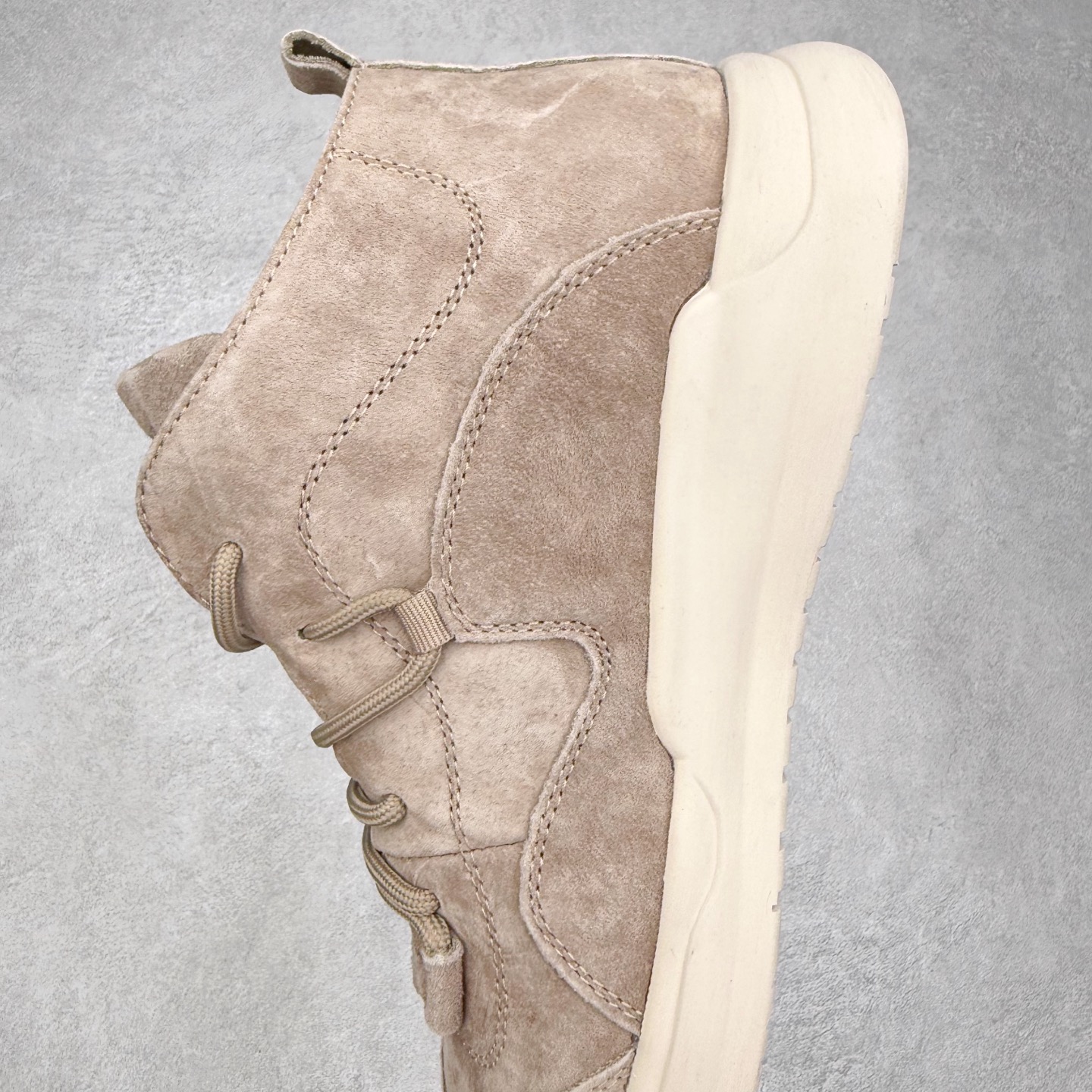 图片[7]-CAT/卡特 硬汉推土机品牌 秋冬经典款 户外百搭中帮休闲马丁靴 #广东大厂品质 官网常年主打款 时尚潮流搭配 面料釆用意大利进口麂牛皮 全鞋真牛皮材料 大底到五金都是代工厂原材料制作 好货不杀猪 首单质量严格把控 全套官网统一包装 今年冬季防寒户外专用 日常随意搭配 型男必备 货号：P727922 尺码：39 40 41 42 43 44（标准码）-选品中心