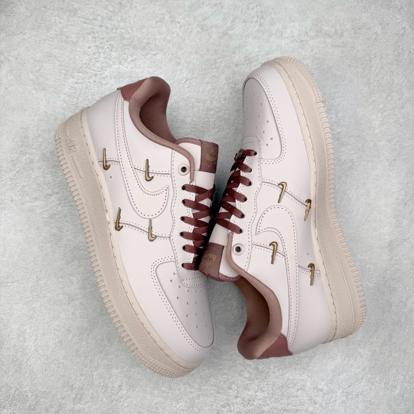 图片[3]-NK Air Force 1´07 Low 空军一号低帮百搭休闲运动板鞋 HF0735-001 柔软、弹性十足的缓震性能和出色的中底设计 横跨复古与现代的外型结合 造就出风靡全球 三十多年的Force 1 直到今天还深受青睐 实拍调校N版已经零色差零失真 百分百还原实物色彩所见即所得 不存在货不对板色差等低级问题 选购参考实物拍摄 不混卖不参货 只用心做好货严格选品 承诺混一赔十 尺码：36 36.5 37.5 38 38.5 39 40 40.5 41 42 42.5 43 44 44.5 45-选品中心