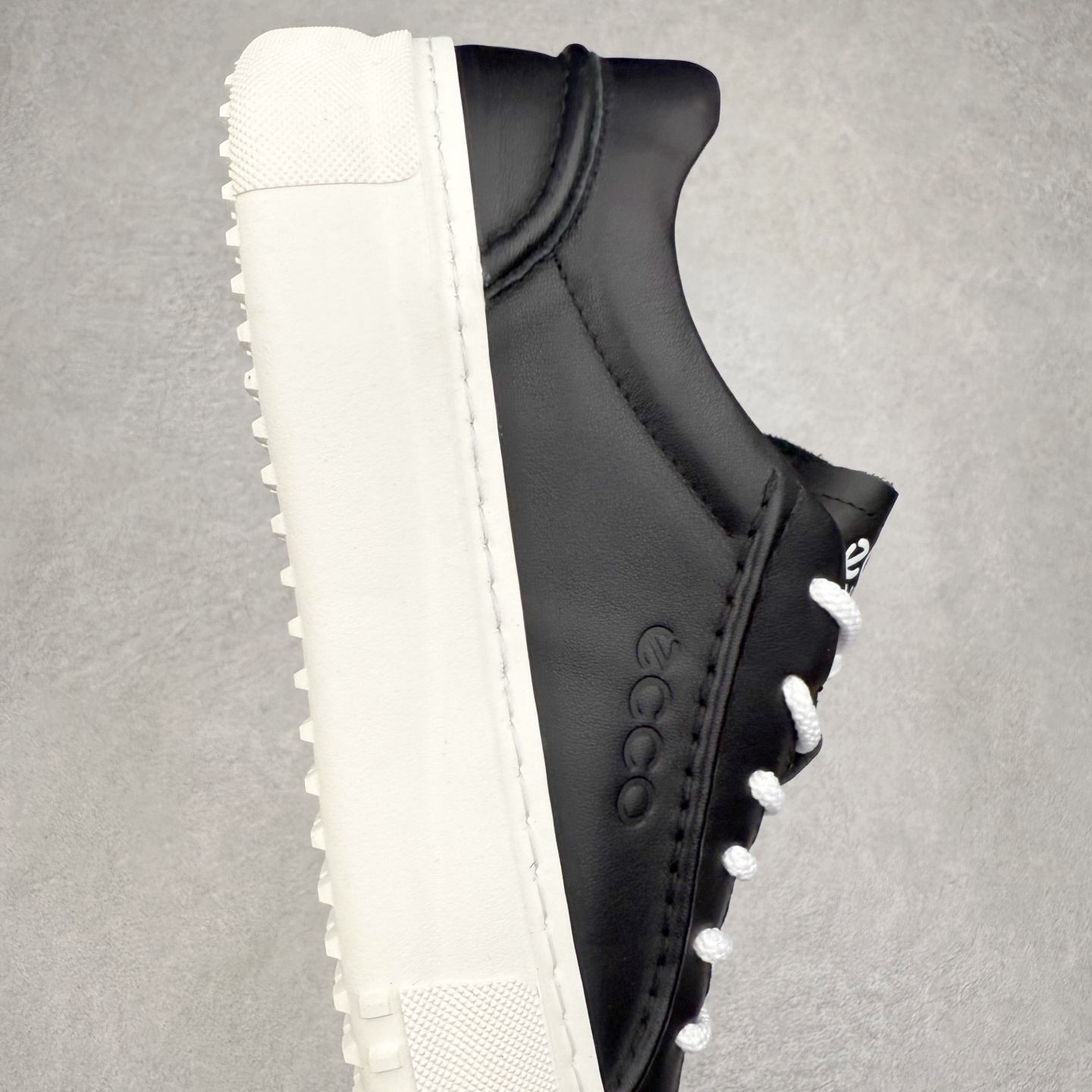 图片[6]-ECCO爱步男士休闲小白鞋 简单耐看清爽版型 百搭休闲板鞋 柔酷7号系列 鞋面采用进口小牛皮+透气头层猪皮内里 时尚个性 出街有型 简约系带设计 可自由调节松紧 鞋底采用高端顶级TPR环保科技材料 磨具贴合鞋底给你不一样的缓力性能 舒适 增强运动性 高端大气时尚不失稳重 休闲百搭 简约利落 尺码：38 39 40 41 42 43 44（皮鞋码）-选品中心