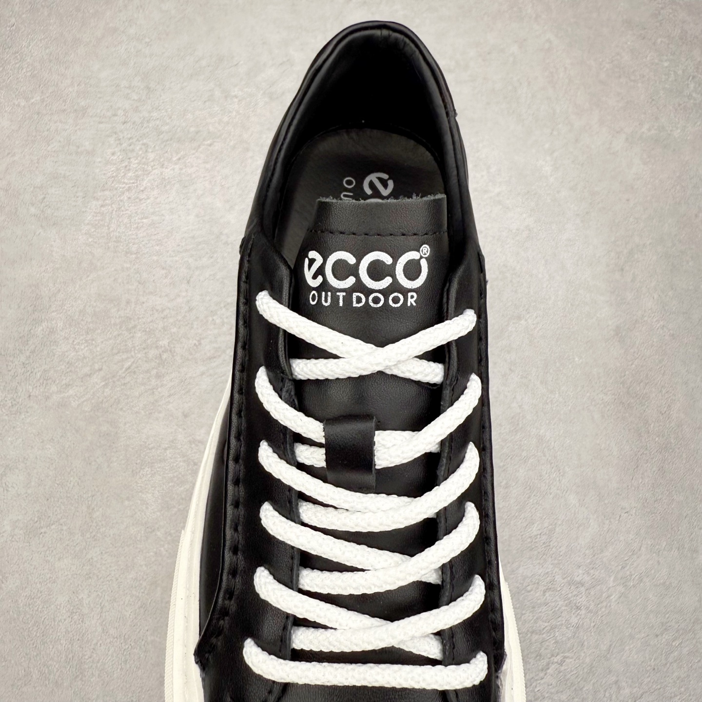 图片[5]-ECCO爱步男士休闲小白鞋 简单耐看清爽版型 百搭休闲板鞋 柔酷7号系列 鞋面采用进口小牛皮+透气头层猪皮内里 时尚个性 出街有型 简约系带设计 可自由调节松紧 鞋底采用高端顶级TPR环保科技材料 磨具贴合鞋底给你不一样的缓力性能 舒适 增强运动性 高端大气时尚不失稳重 休闲百搭 简约利落 尺码：38 39 40 41 42 43 44（皮鞋码）-选品中心