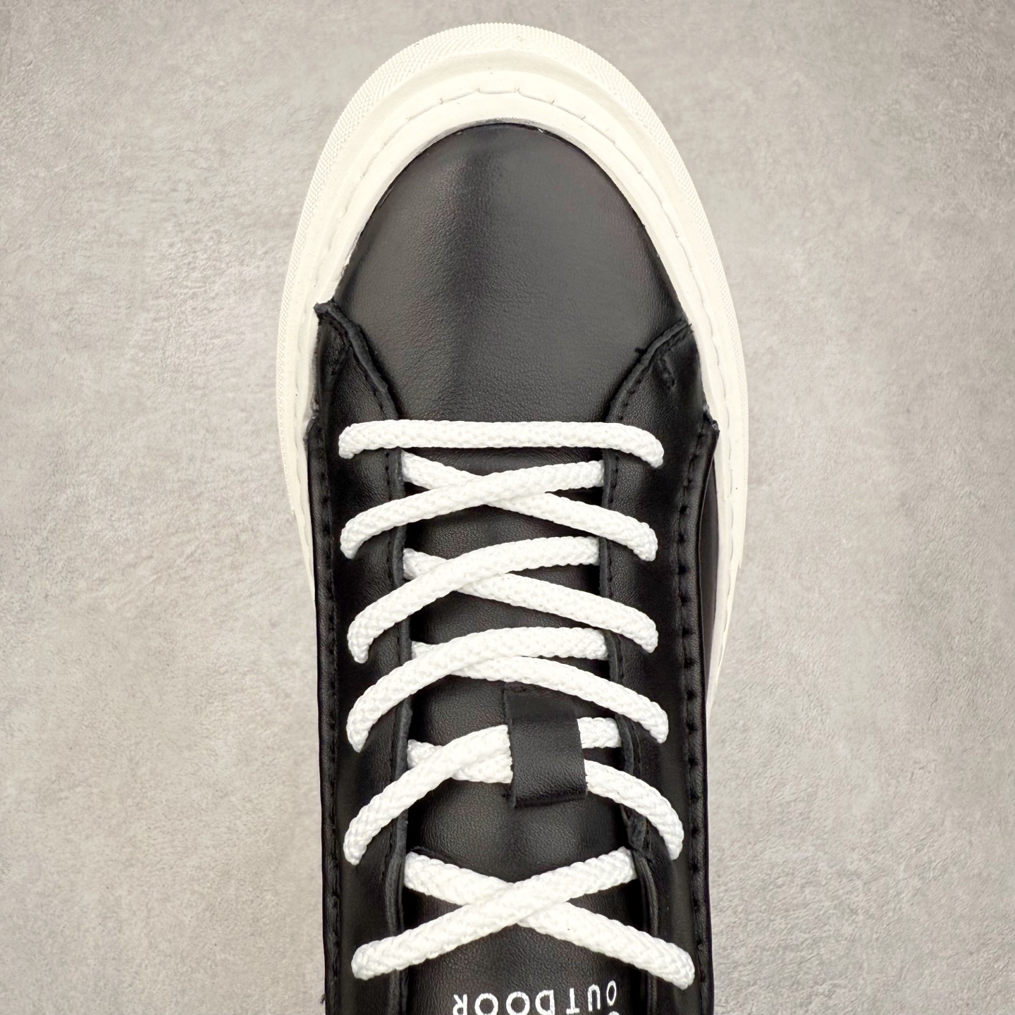 图片[4]-ECCO爱步男士休闲小白鞋 简单耐看清爽版型 百搭休闲板鞋 柔酷7号系列 鞋面采用进口小牛皮+透气头层猪皮内里 时尚个性 出街有型 简约系带设计 可自由调节松紧 鞋底采用高端顶级TPR环保科技材料 磨具贴合鞋底给你不一样的缓力性能 舒适 增强运动性 高端大气时尚不失稳重 休闲百搭 简约利落 尺码：38 39 40 41 42 43 44（皮鞋码）-选品中心