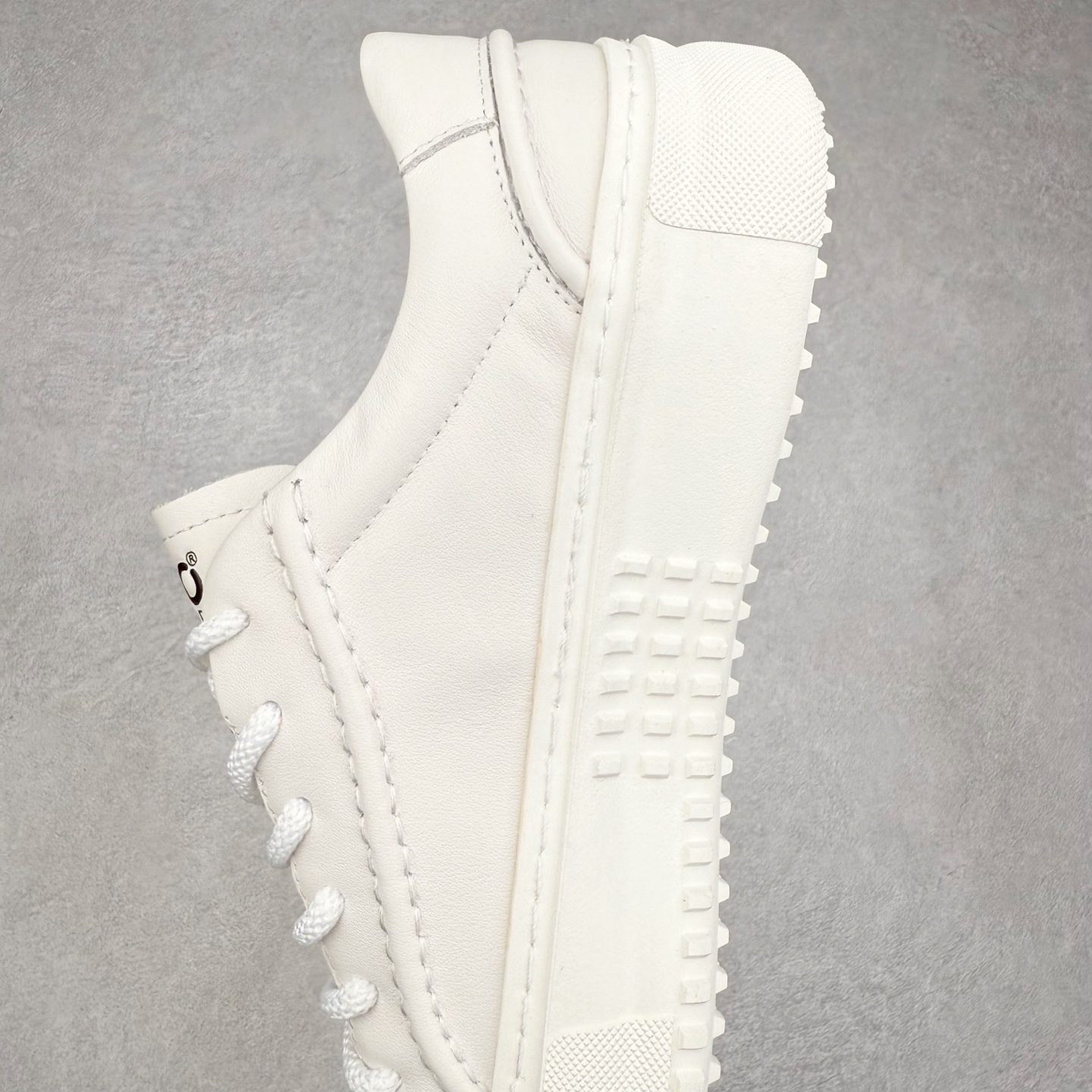 图片[7]-ECCO爱步男士休闲小白鞋 简单耐看清爽版型 百搭休闲板鞋 柔酷7号系列 鞋面采用进口小牛皮+透气头层猪皮内里 时尚个性 出街有型 简约系带设计 可自由调节松紧 鞋底采用高端顶级TPR环保科技材料 磨具贴合鞋底给你不一样的缓力性能 舒适 增强运动性 高端大气时尚不失稳重 休闲百搭 简约利落 尺码：38 39 40 41 42 43 44（皮鞋码）-选品中心