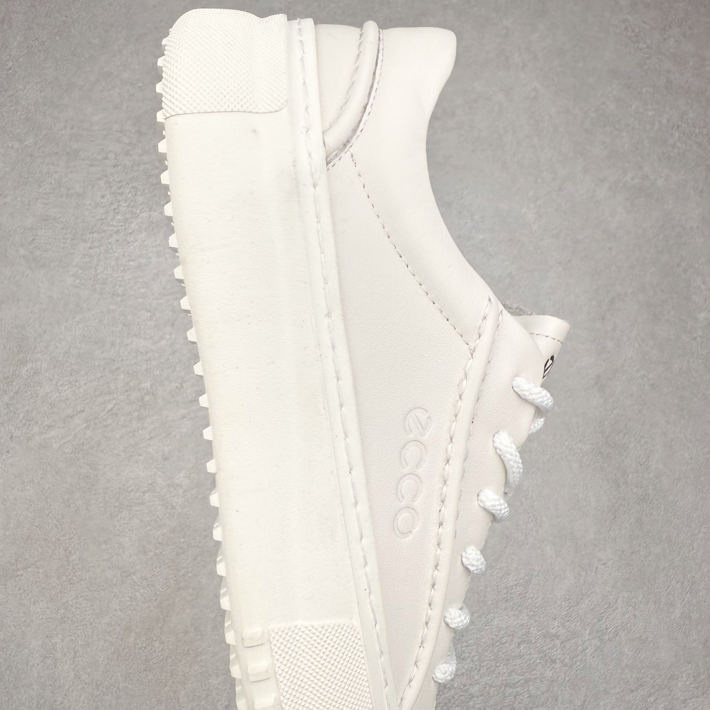 图片[6]-ECCO爱步男士休闲小白鞋 简单耐看清爽版型 百搭休闲板鞋 柔酷7号系列 鞋面采用进口小牛皮+透气头层猪皮内里 时尚个性 出街有型 简约系带设计 可自由调节松紧 鞋底采用高端顶级TPR环保科技材料 磨具贴合鞋底给你不一样的缓力性能 舒适 增强运动性 高端大气时尚不失稳重 休闲百搭 简约利落 尺码：38 39 40 41 42 43 44（皮鞋码）-选品中心