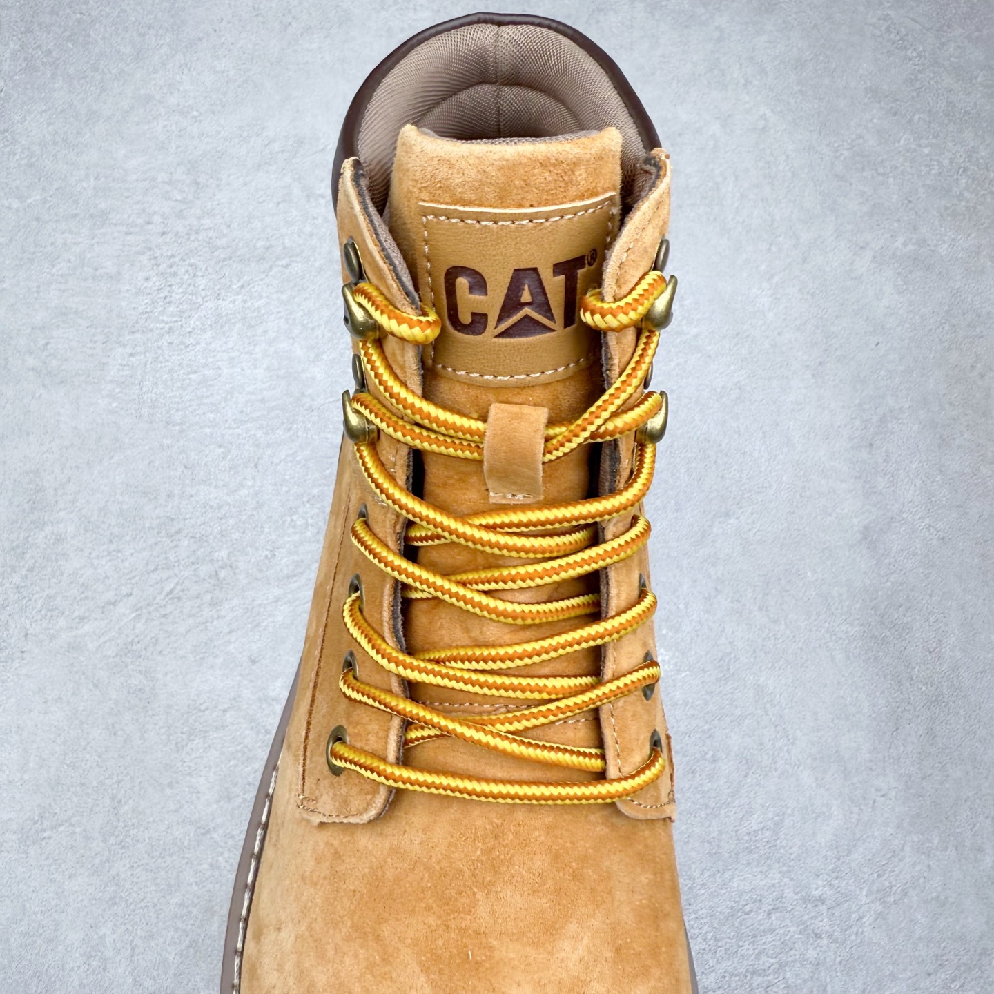图片[5]-CAT卡特 户外工装轻底休闲马丁靴大黄靴系列 广东大厂品质 全新工艺升级 全鞋真牛皮材料 大底到五金都是代工厂原材料制作 同原版固特异永不开胶工艺 好货不杀猪 首单质量严格把控 全网独家首发 品质毋庸置疑 全套官网统一包装 今年冬季防寒户外专用 日常随意搭配 尺码：39 40 41 42 43 44（皮鞋码）-选品中心