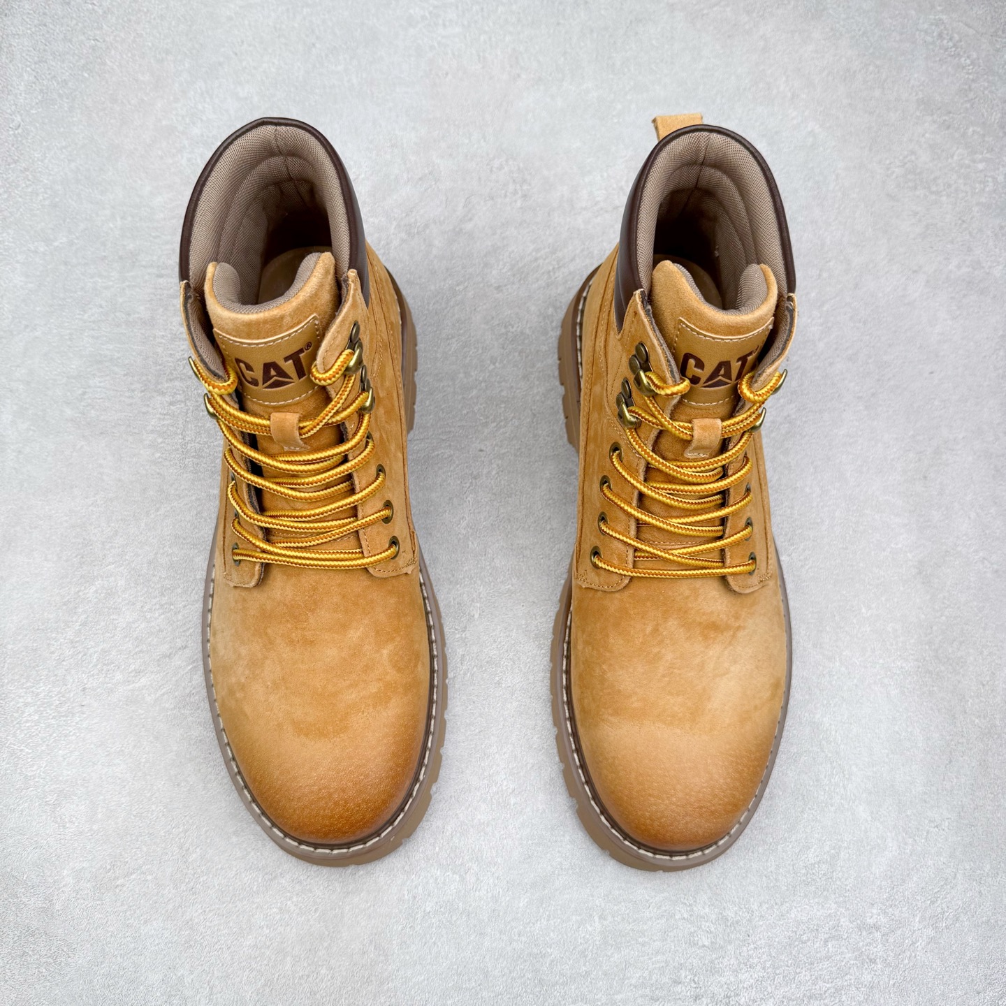 图片[2]-CAT卡特 户外工装轻底休闲马丁靴大黄靴系列 广东大厂品质 全新工艺升级 全鞋真牛皮材料 大底到五金都是代工厂原材料制作 同原版固特异永不开胶工艺 好货不杀猪 首单质量严格把控 全网独家首发 品质毋庸置疑 全套官网统一包装 今年冬季防寒户外专用 日常随意搭配 尺码：39 40 41 42 43 44（皮鞋码）-选品中心