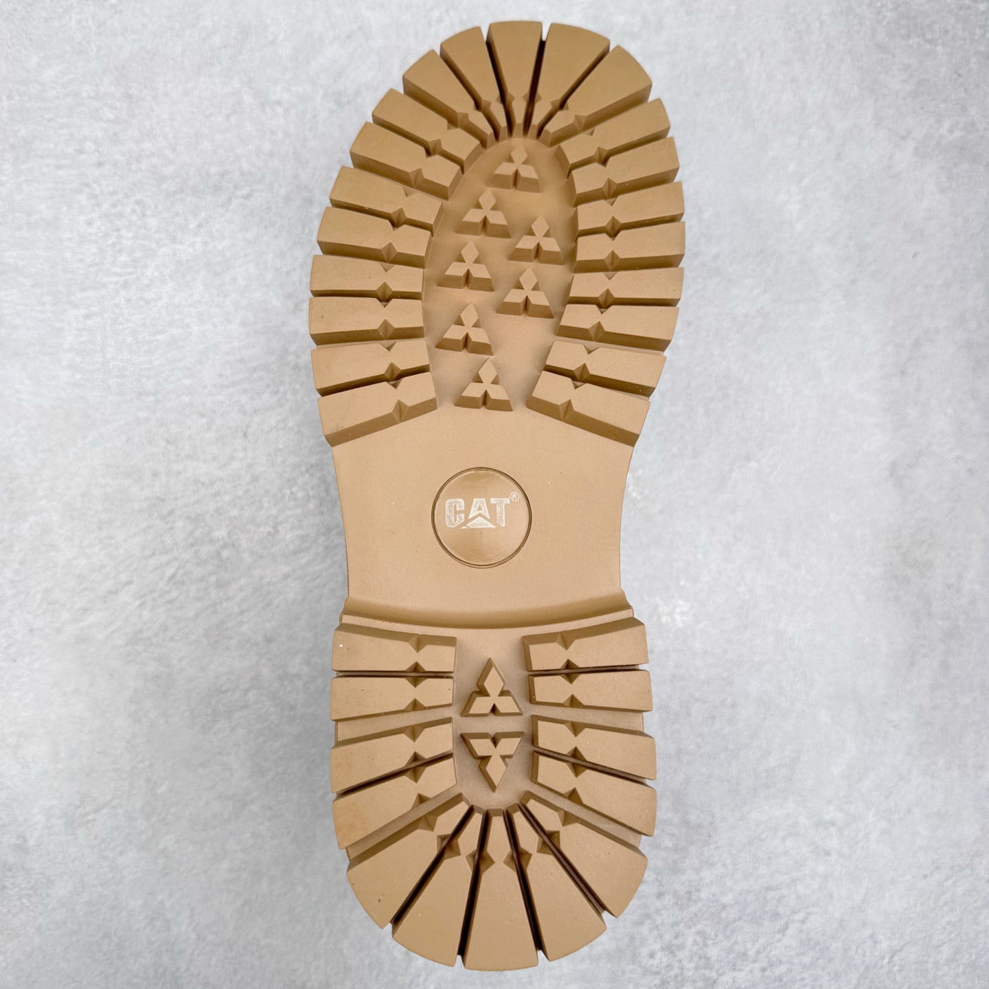 图片[9]-CAT卡特 户外工装轻底休闲马丁靴大黄靴系列 广东大厂品质 全新工艺升级 全鞋真牛皮材料 大底到五金都是代工厂原材料制作 同原版固特异永不开胶工艺 好货不杀猪 首单质量严格把控 全网独家首发 品质毋庸置疑 全套官网统一包装 今年冬季防寒户外专用 日常随意搭配 尺码：39 40 41 42 43 44（皮鞋码）-选品中心