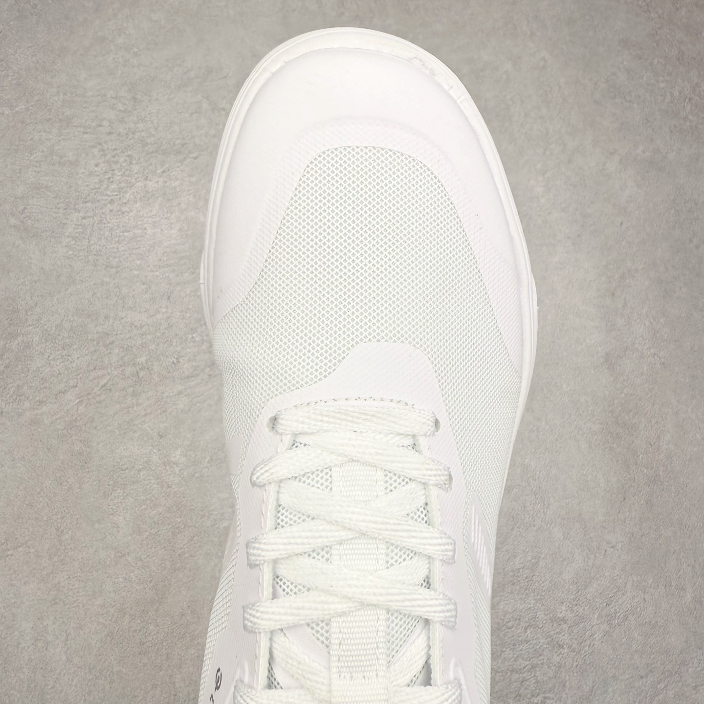 图片[4]-KOLON SPORT Skyler 舒适柔软 防水支撑轻便回弹低帮徒步鞋 男女同款 KOLON SPORT 可隆1973年诞生，并首次推出登山装备。自创立起，KOLON SPORT就把绿色定为基本色调，以常青树为品牌标志，坚持以关爱自然为己任，积极探求自然界的舒适，并以此应用于新产品的开发与研究。40多年来，历经不断革新，成就高端专业户外品牌。实拍调校N版已经零色差零失真 百分百还原实物色彩所见即所得 不存在货不对板色差等低级问题 选购参考实物拍摄 不混卖不参货 只用心做好货严格选品 承诺混一赔十 尺码：36 36.5 37.5 38 38.5 39 40 40.5 41 42 42.5 43 44 44.5 45-选品中心