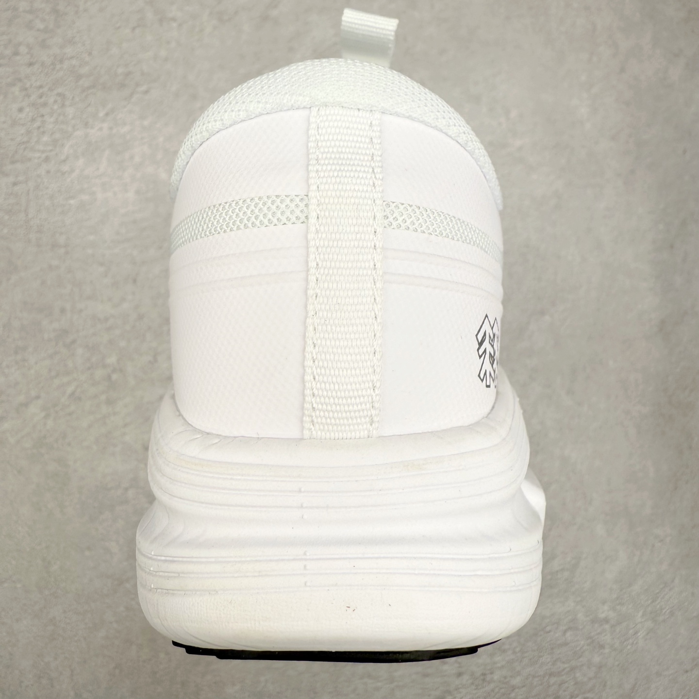 图片[8]-KOLON SPORT Skyler 舒适柔软 防水支撑轻便回弹低帮徒步鞋 男女同款 KOLON SPORT 可隆1973年诞生，并首次推出登山装备。自创立起，KOLON SPORT就把绿色定为基本色调，以常青树为品牌标志，坚持以关爱自然为己任，积极探求自然界的舒适，并以此应用于新产品的开发与研究。40多年来，历经不断革新，成就高端专业户外品牌。实拍调校N版已经零色差零失真 百分百还原实物色彩所见即所得 不存在货不对板色差等低级问题 选购参考实物拍摄 不混卖不参货 只用心做好货严格选品 承诺混一赔十 尺码：36 36.5 37.5 38 38.5 39 40 40.5 41 42 42.5 43 44 44.5 45-选品中心