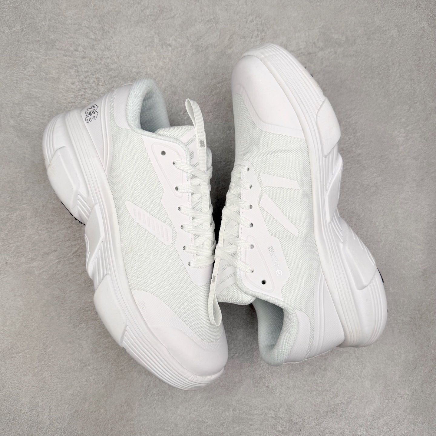 图片[3]-KOLON SPORT Skyler 舒适柔软 防水支撑轻便回弹低帮徒步鞋 男女同款 KOLON SPORT 可隆1973年诞生，并首次推出登山装备。自创立起，KOLON SPORT就把绿色定为基本色调，以常青树为品牌标志，坚持以关爱自然为己任，积极探求自然界的舒适，并以此应用于新产品的开发与研究。40多年来，历经不断革新，成就高端专业户外品牌。实拍调校N版已经零色差零失真 百分百还原实物色彩所见即所得 不存在货不对板色差等低级问题 选购参考实物拍摄 不混卖不参货 只用心做好货严格选品 承诺混一赔十 尺码：36 36.5 37.5 38 38.5 39 40 40.5 41 42 42.5 43 44 44.5 45-选品中心