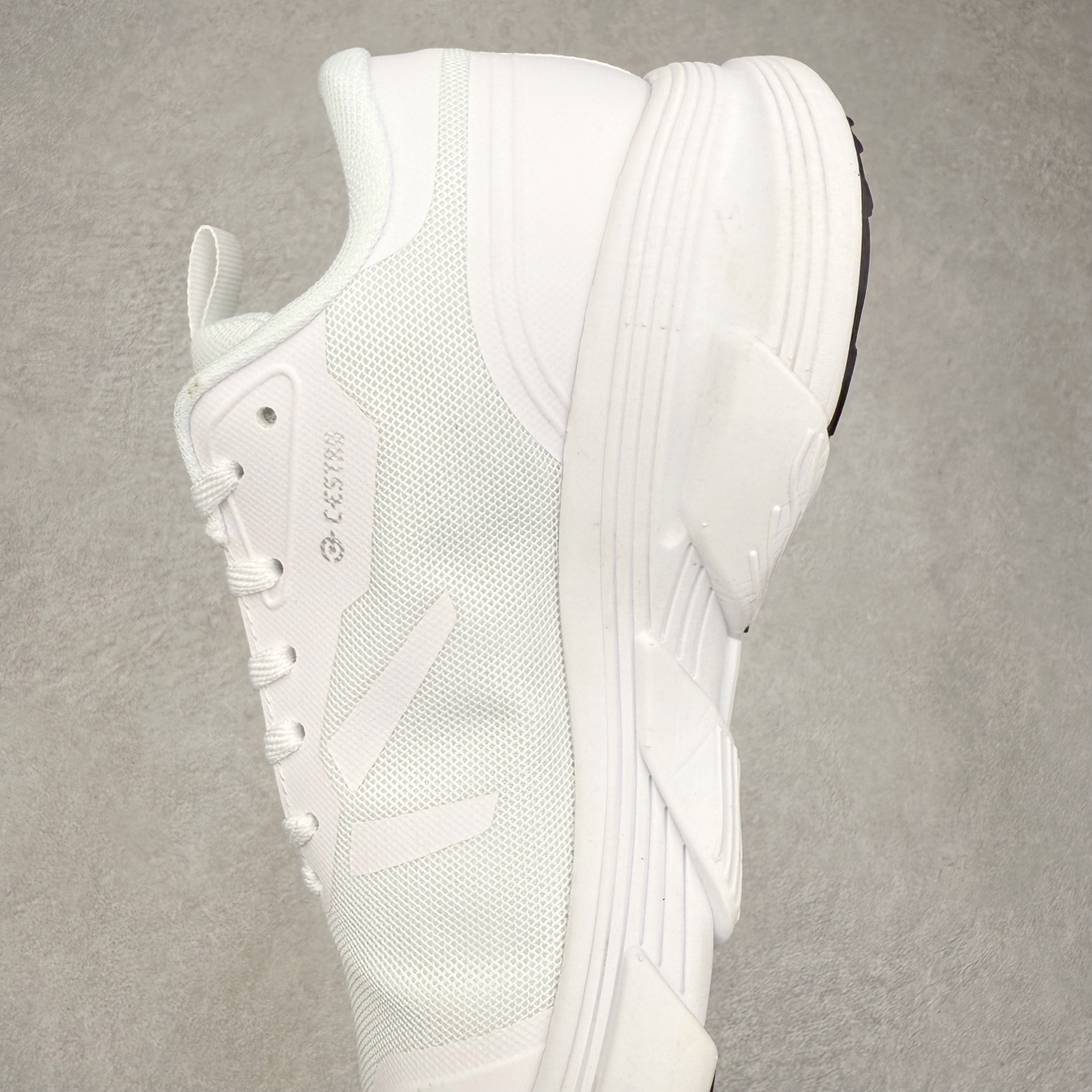 图片[7]-KOLON SPORT Skyler 舒适柔软 防水支撑轻便回弹低帮徒步鞋 男女同款 KOLON SPORT 可隆1973年诞生，并首次推出登山装备。自创立起，KOLON SPORT就把绿色定为基本色调，以常青树为品牌标志，坚持以关爱自然为己任，积极探求自然界的舒适，并以此应用于新产品的开发与研究。40多年来，历经不断革新，成就高端专业户外品牌。实拍调校N版已经零色差零失真 百分百还原实物色彩所见即所得 不存在货不对板色差等低级问题 选购参考实物拍摄 不混卖不参货 只用心做好货严格选品 承诺混一赔十 尺码：36 36.5 37.5 38 38.5 39 40 40.5 41 42 42.5 43 44 44.5 45-选品中心