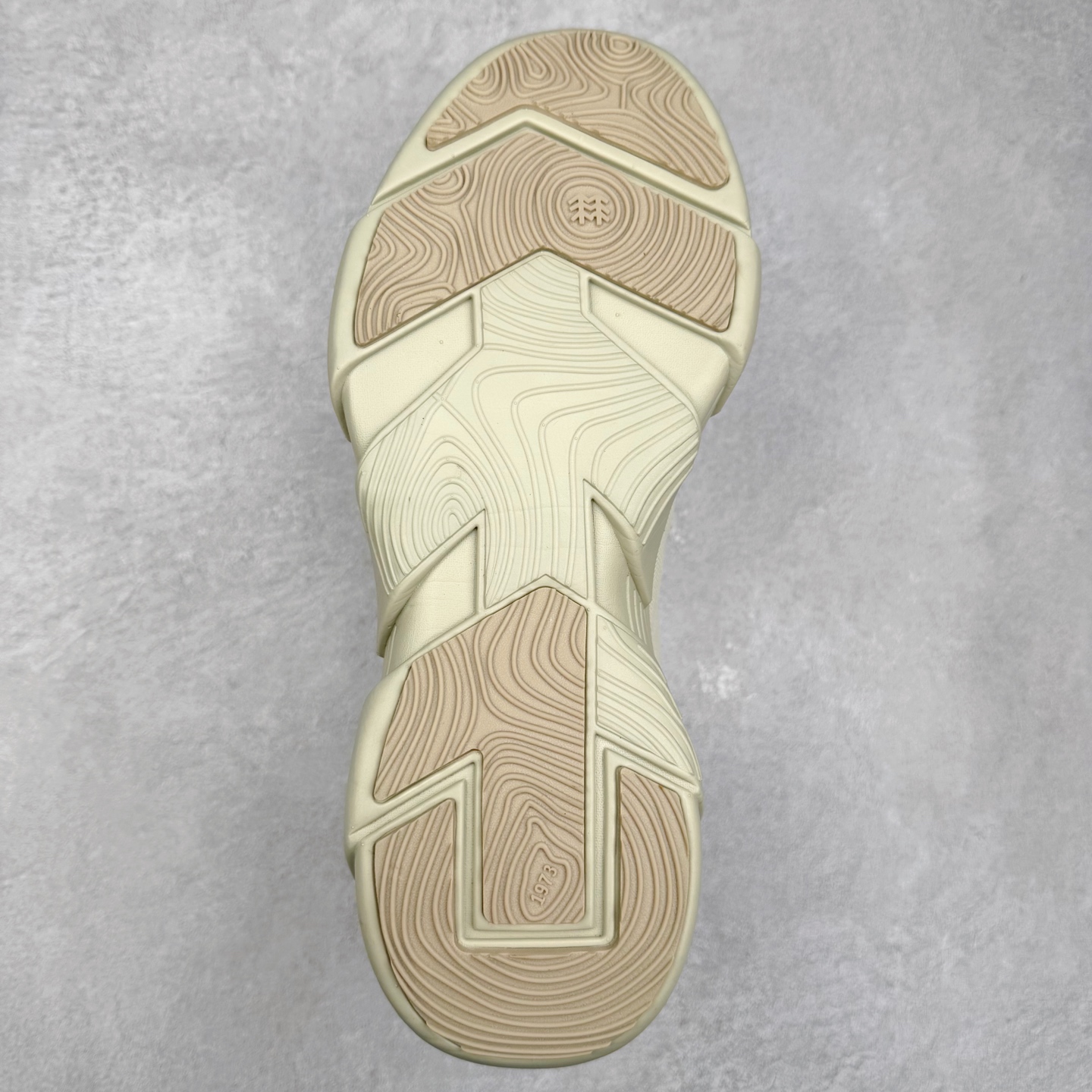 图片[9]-KOLON SPORT Skyler 舒适柔软 防水支撑轻便回弹低帮徒步鞋 男女同款 KOLON SPORT 可隆1973年诞生，并首次推出登山装备。自创立起，KOLON SPORT就把绿色定为基本色调，以常青树为品牌标志，坚持以关爱自然为己任，积极探求自然界的舒适，并以此应用于新产品的开发与研究。40多年来，历经不断革新，成就高端专业户外品牌。实拍调校N版已经零色差零失真 百分百还原实物色彩所见即所得 不存在货不对板色差等低级问题 选购参考实物拍摄 不混卖不参货 只用心做好货严格选品 承诺混一赔十 尺码：36 36.5 37.5 38 38.5 39 40 40.5 41 42 42.5 43 44 44.5 45-选品中心