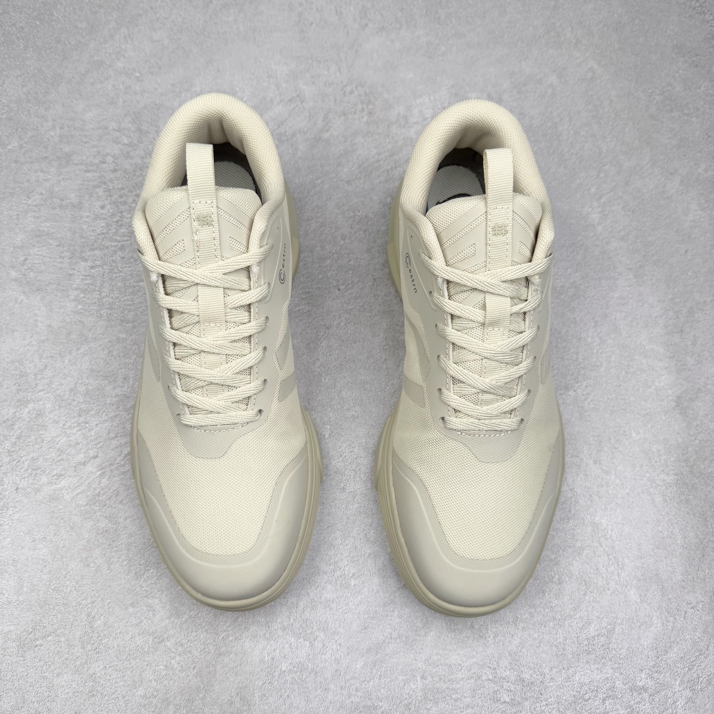 图片[2]-KOLON SPORT Skyler 舒适柔软 防水支撑轻便回弹低帮徒步鞋 男女同款 KOLON SPORT 可隆1973年诞生，并首次推出登山装备。自创立起，KOLON SPORT就把绿色定为基本色调，以常青树为品牌标志，坚持以关爱自然为己任，积极探求自然界的舒适，并以此应用于新产品的开发与研究。40多年来，历经不断革新，成就高端专业户外品牌。实拍调校N版已经零色差零失真 百分百还原实物色彩所见即所得 不存在货不对板色差等低级问题 选购参考实物拍摄 不混卖不参货 只用心做好货严格选品 承诺混一赔十 尺码：36 36.5 37.5 38 38.5 39 40 40.5 41 42 42.5 43 44 44.5 45-选品中心